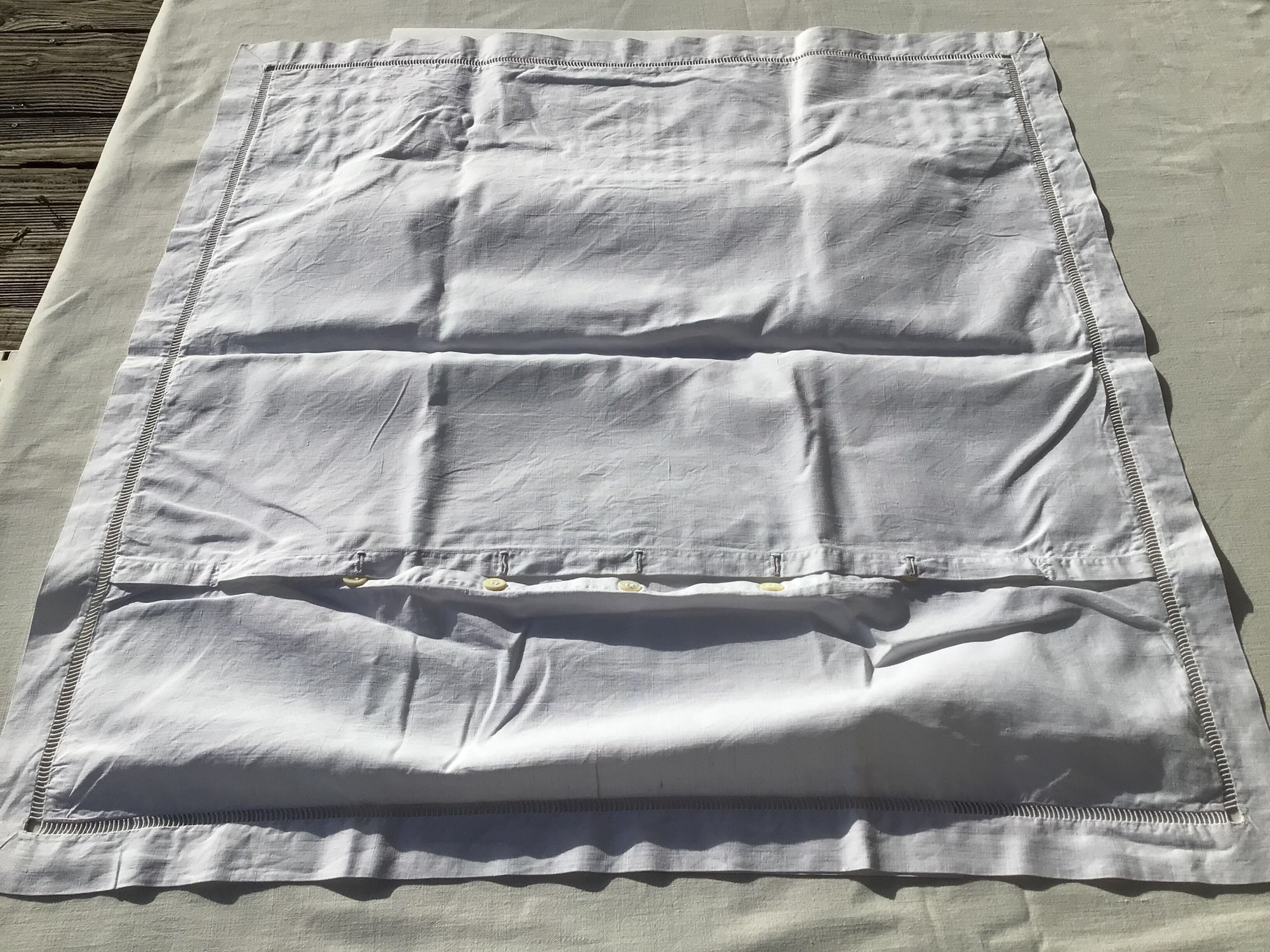 Embroidered pillowcase MC daytime relief pellets Métis scale