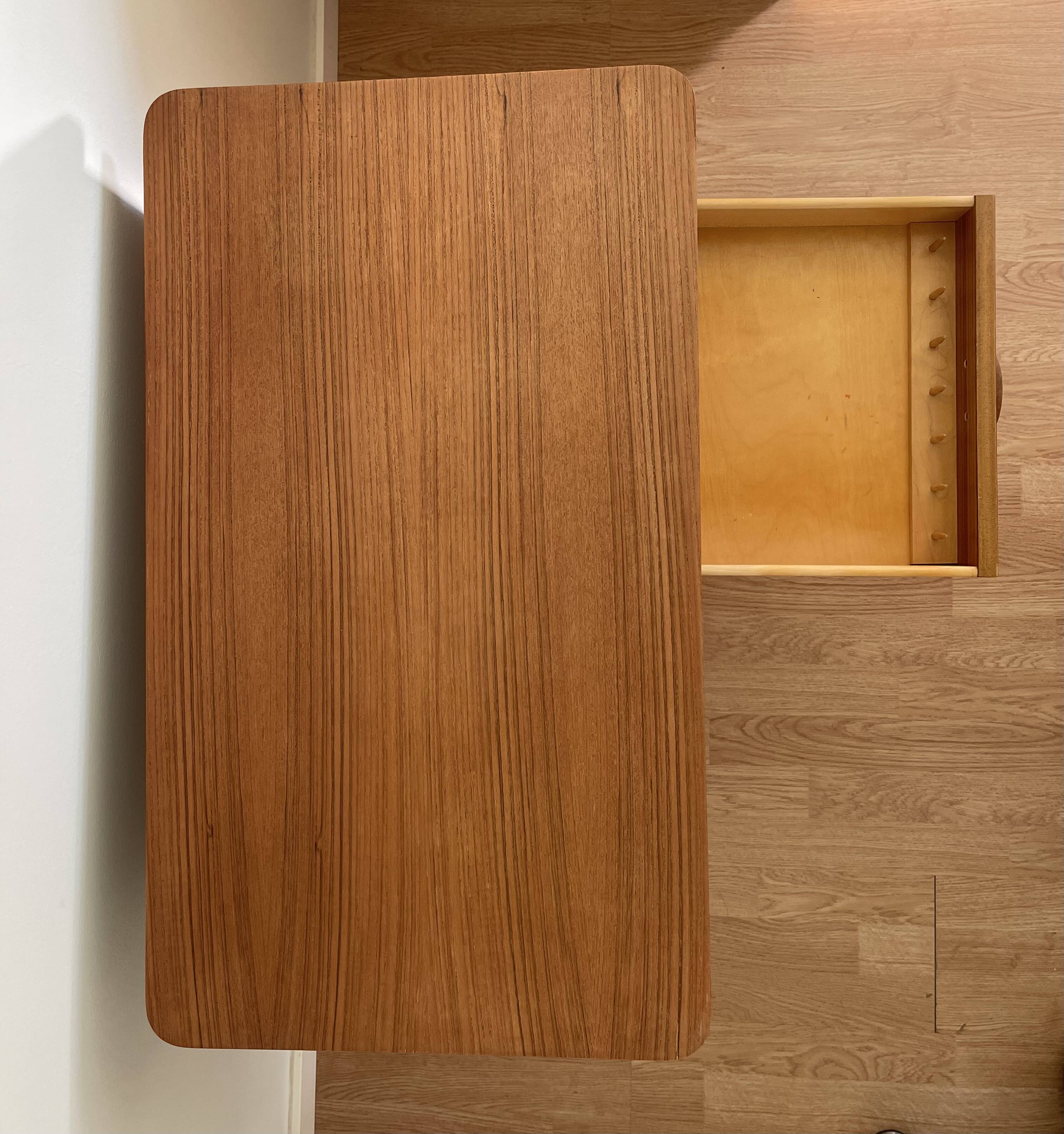 Coudre une table en teck