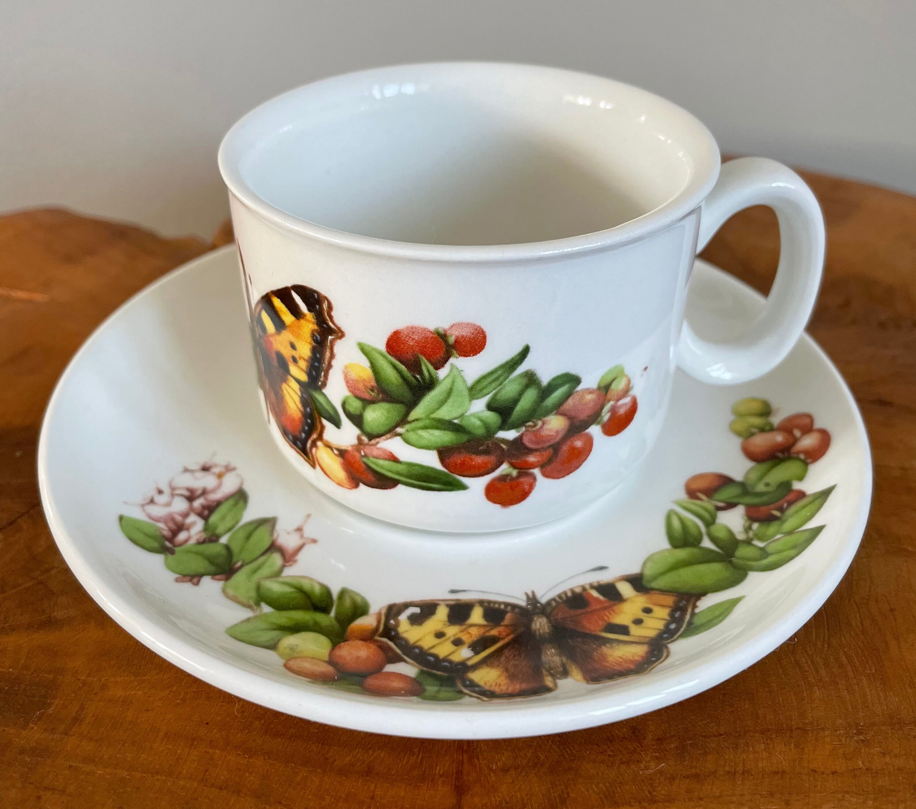 Set of 4 Marjolein Bastin Teacups with Saucers from the "Libelle" Series, J&G Meakin, Wedgwood Group