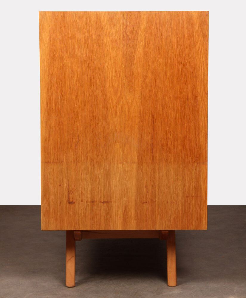 Buffet par Jiri Jiroutek pour Interier Praha modèle U-458, 1960