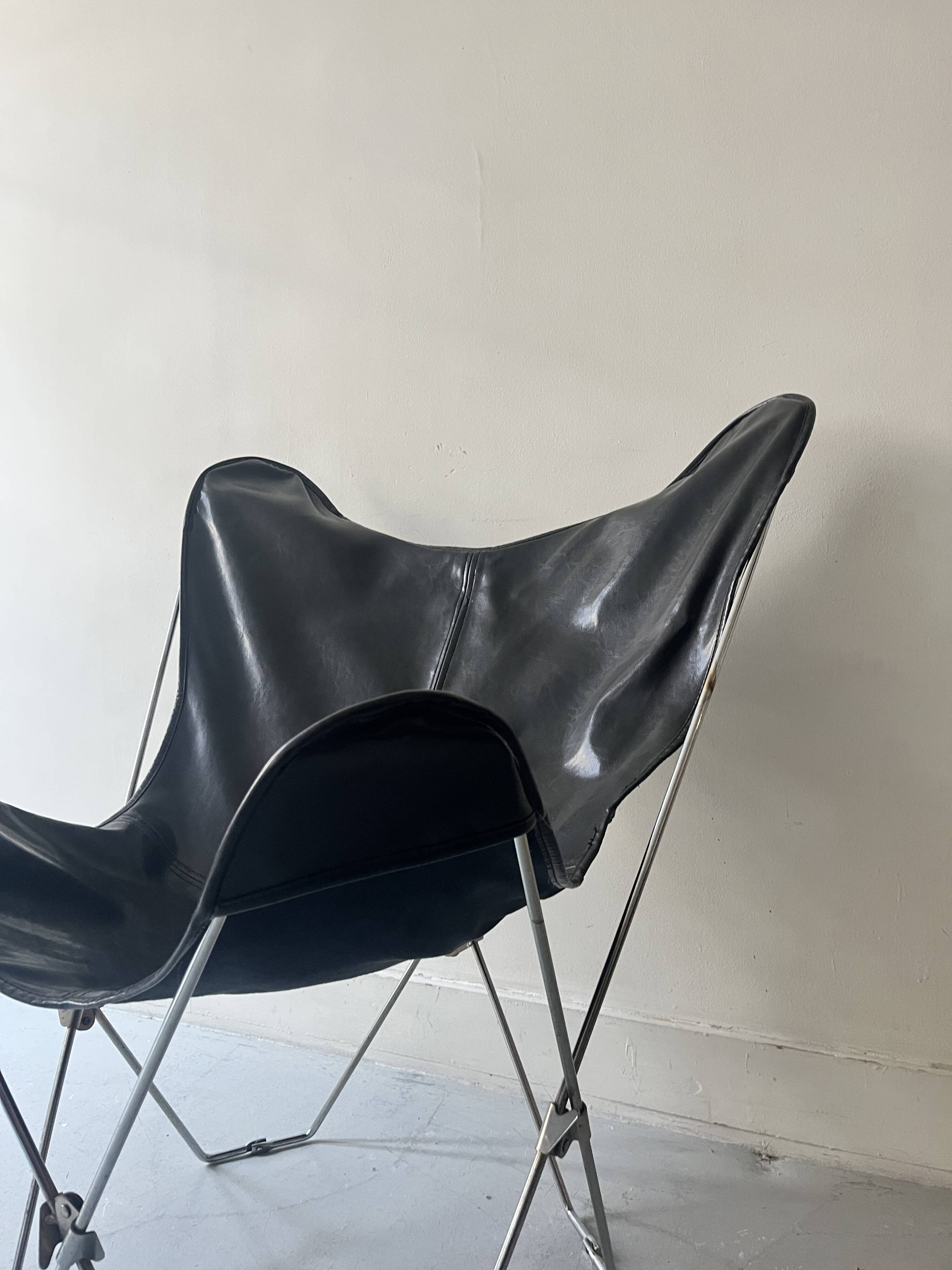 designer butterfly armchair in chrome and black leather