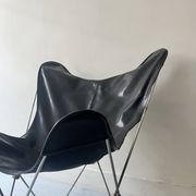 fauteuil design papillon en chrome et cuir noir