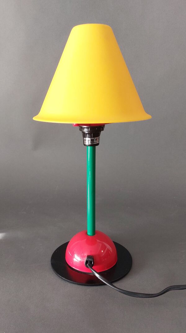 Lampe Ikea Memphis modèle B9409 made in Italy 1980's.