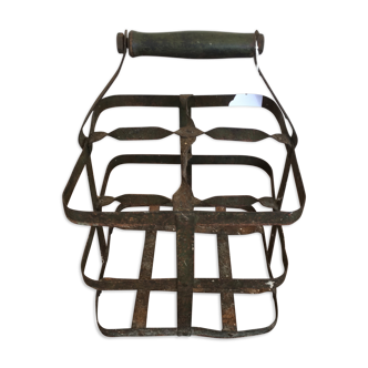 Iron bottle holder