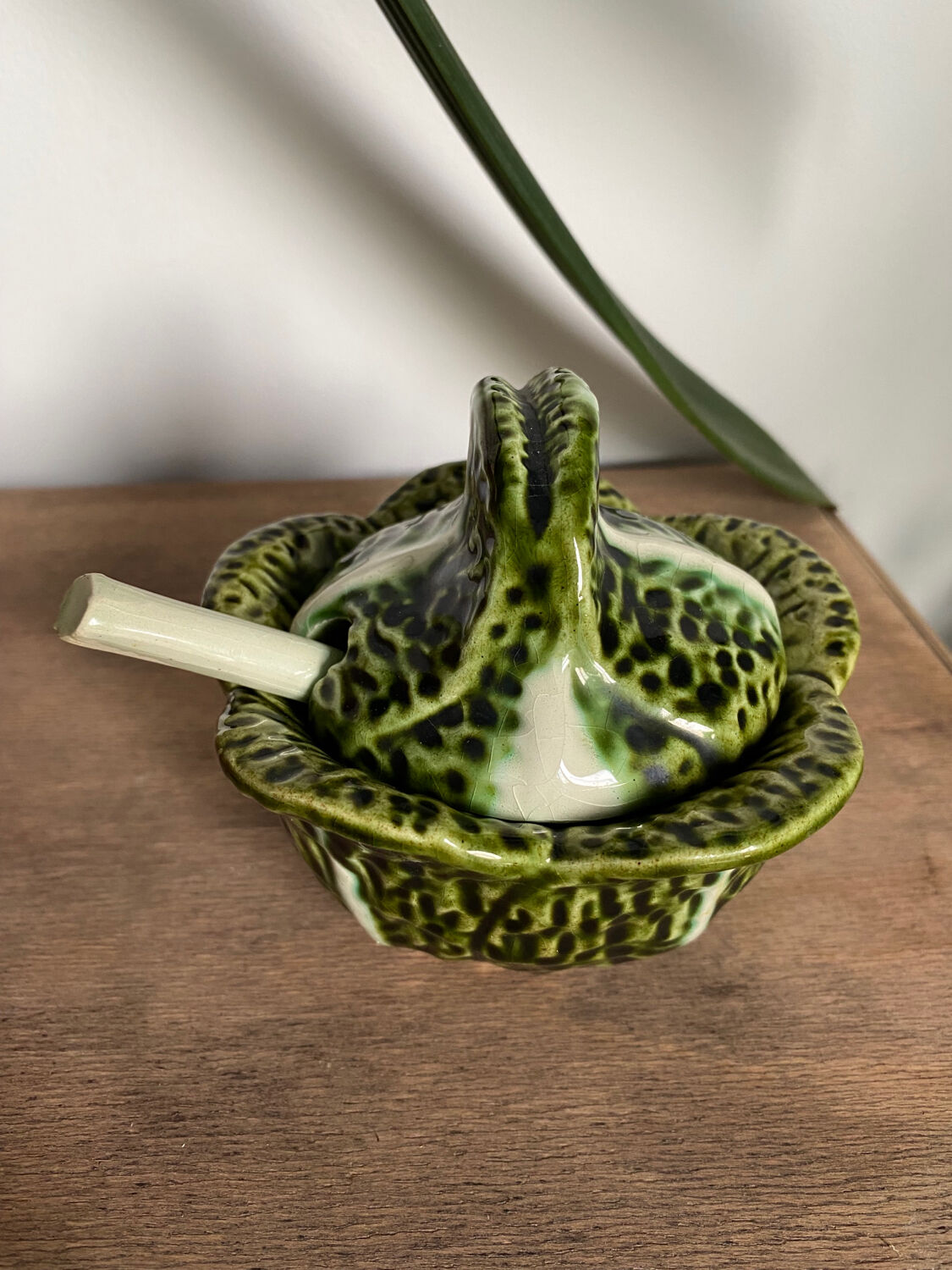 Slurry gravy boat with its spoon