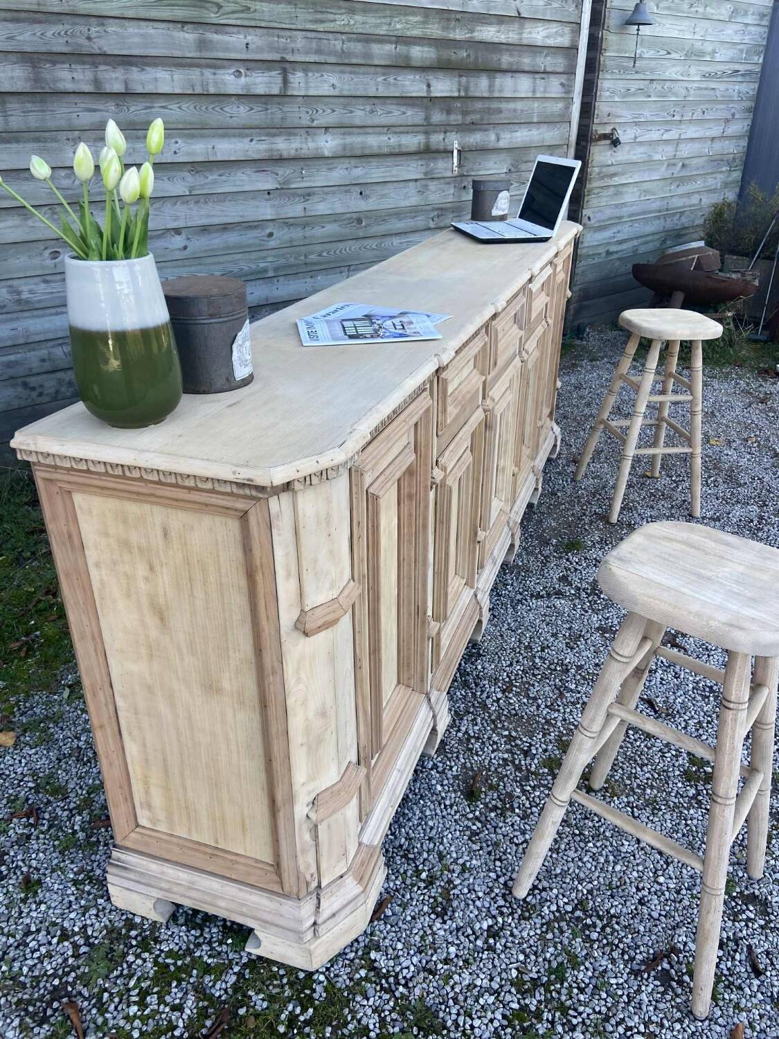 Bar / comptoir en bois brut