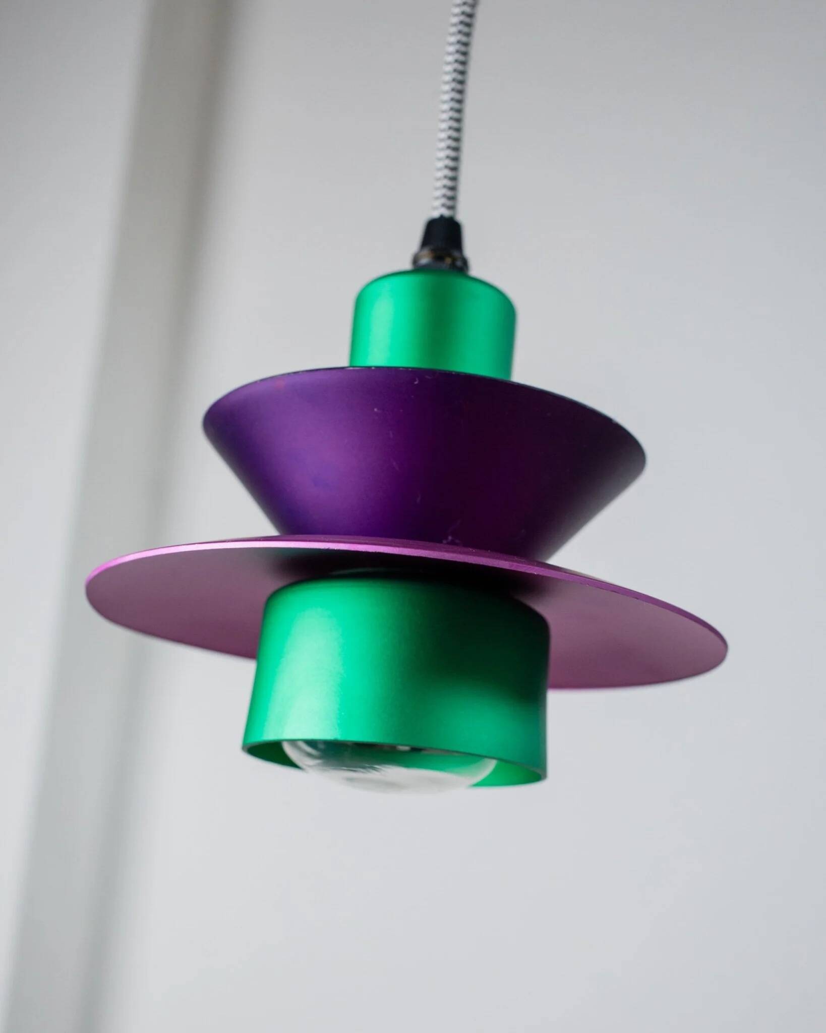 Vintage aluminum ceiling lamp in purple and green, Memphis/postmodern zigzag striped cable, bold pop-art pendant