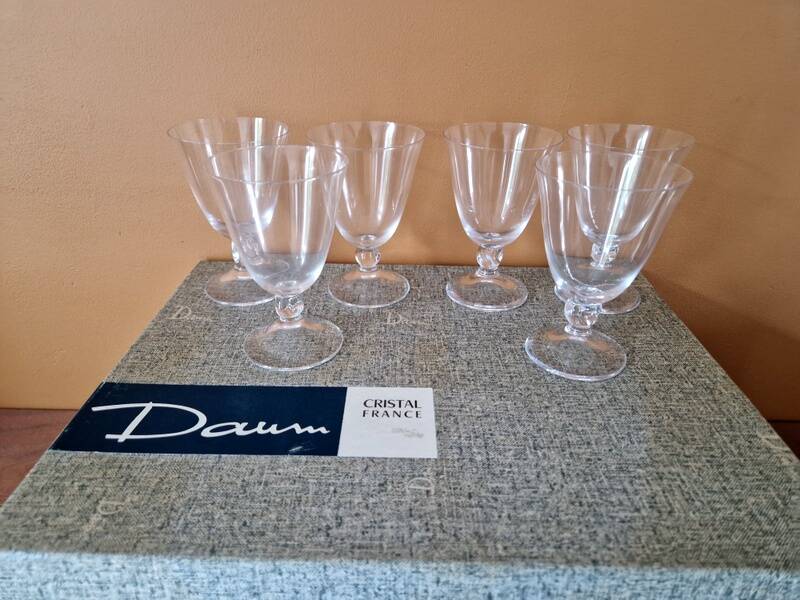 Set of 6 Daum crystal wine glasses, Orval model - 11cm - in a gift box