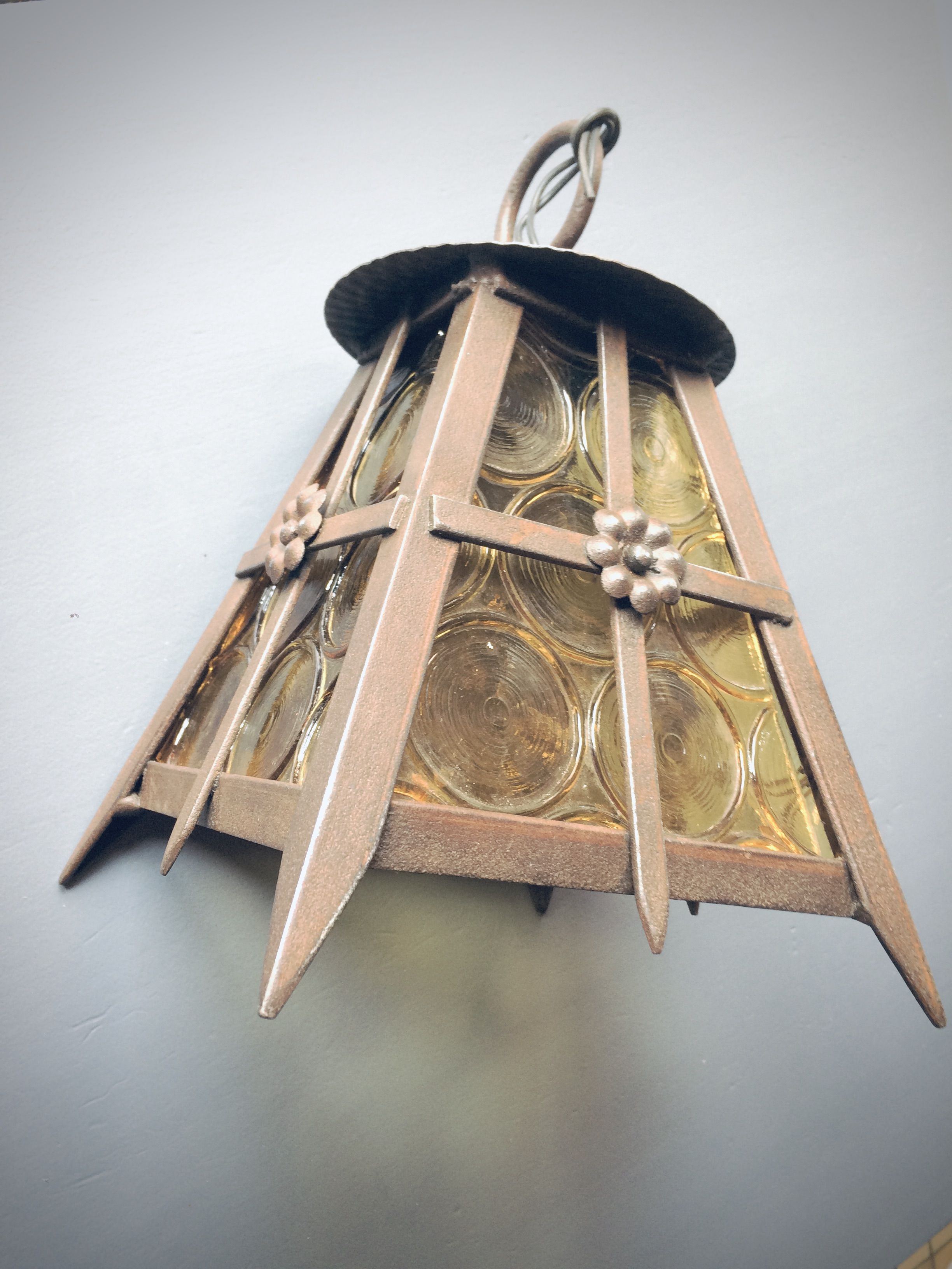 Old solid steel hanging and round-ornamented yellow glazing
