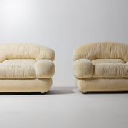 Elegant Italian lounge chairs in cream coloured fabric, 1970s