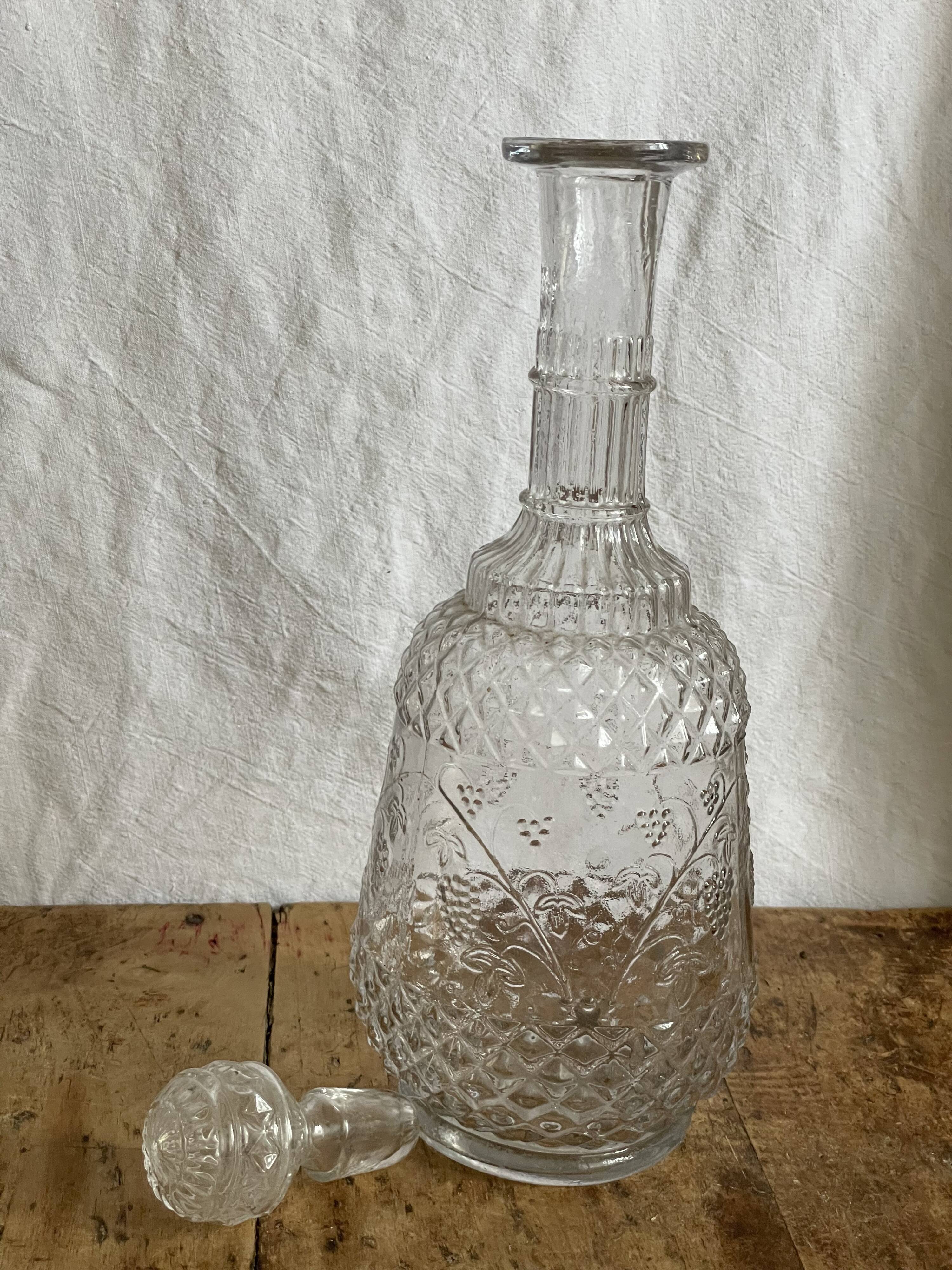 Carafe à vin en verre ciselé  transparent vintage