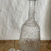 Carafe à vin en verre ciselé  transparent vintage