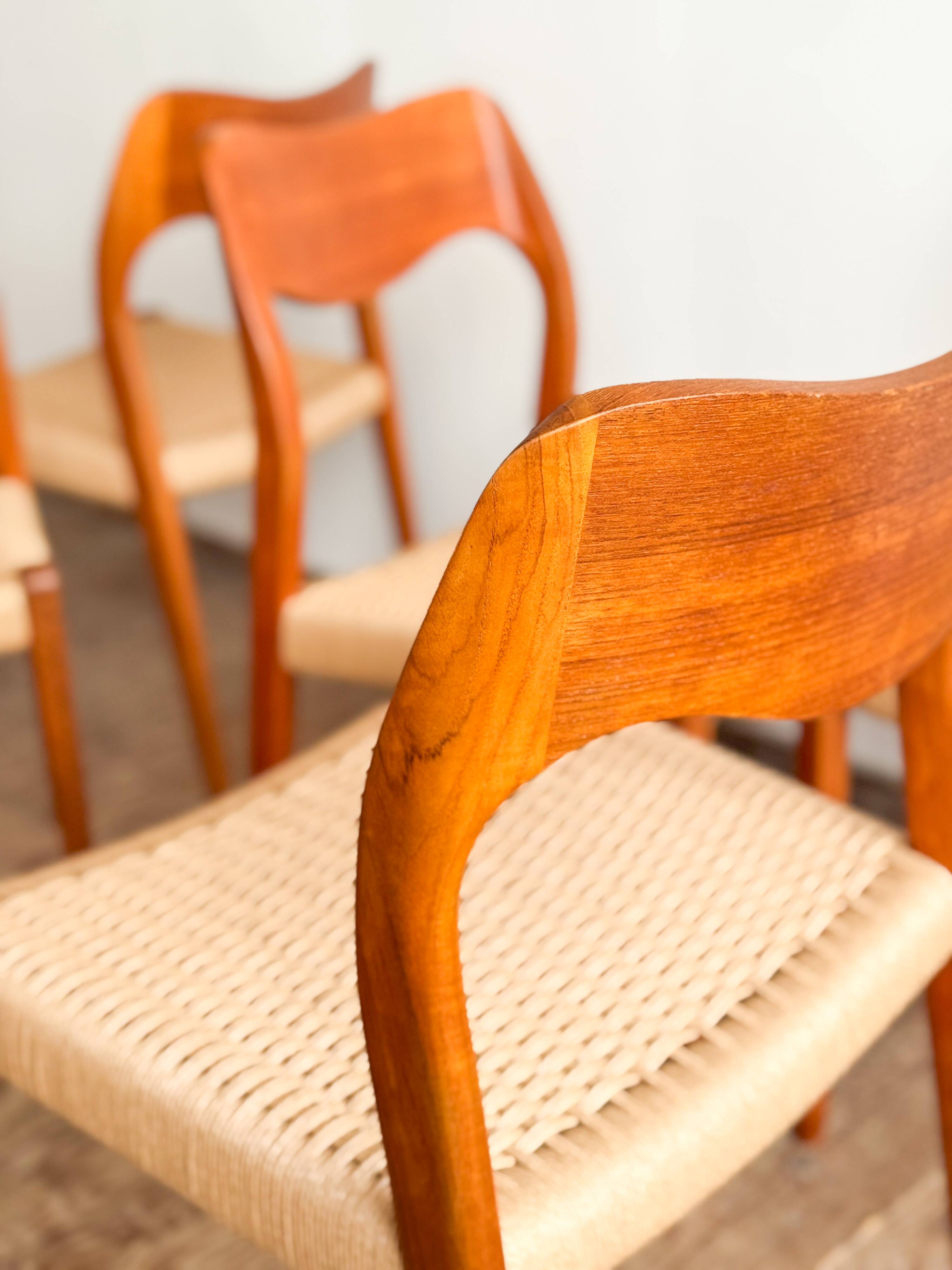 Lot de 8 chaises de salle à manger modèle 71 en teck par Niels O. Møller