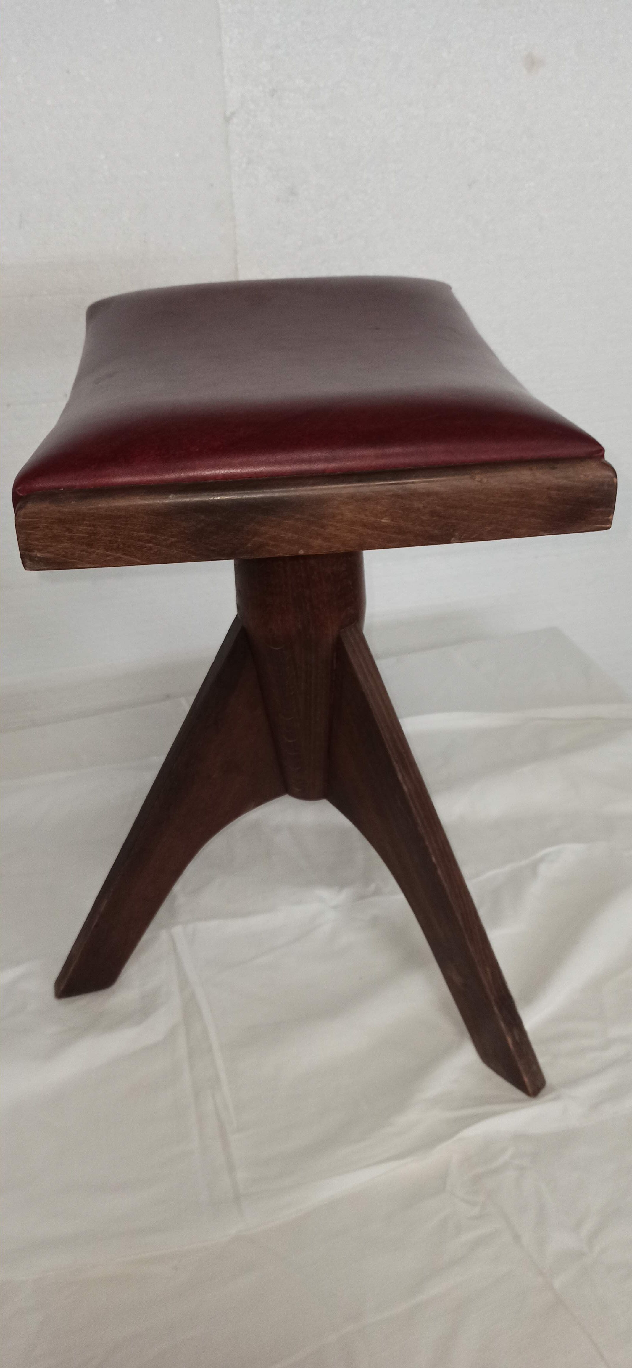 Reiner modell piano stool tripod