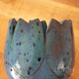 Pot de fleurs en céramique bleu avec motif tulipe, pièce de poterie d'atelier vintage