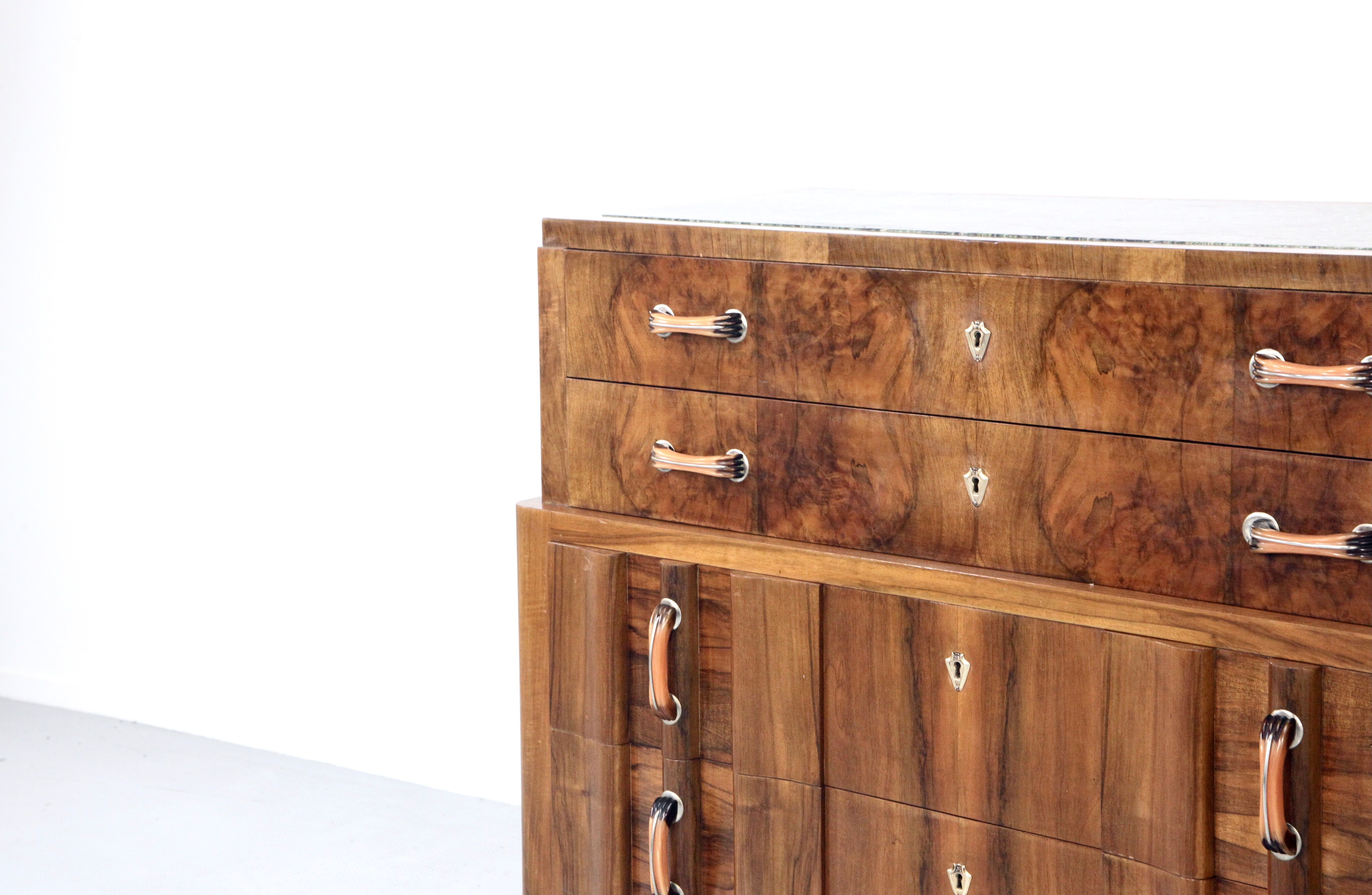 Art deco italian chest of drawers in walnut burl 1930