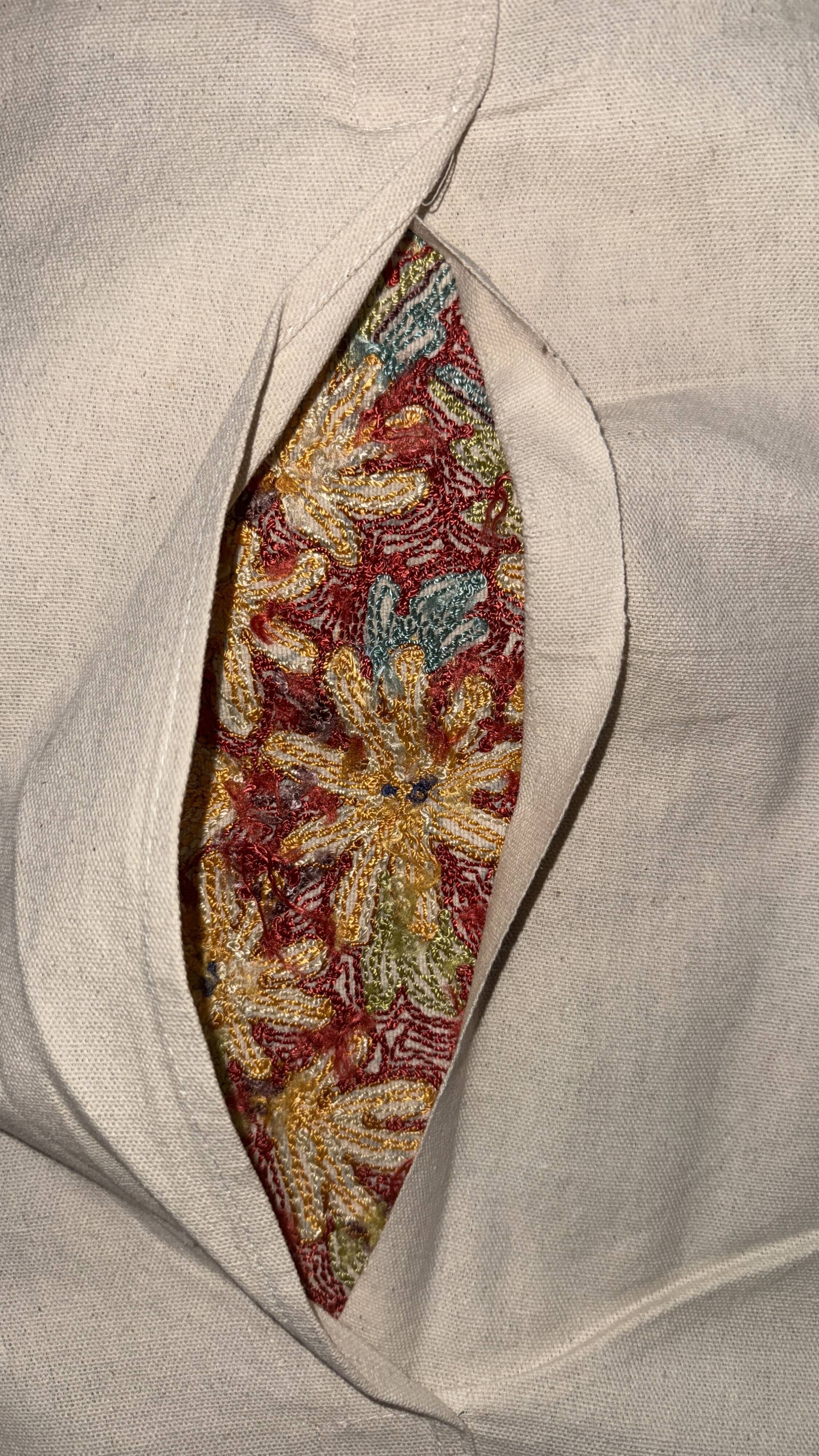Hand-embroidered cushion cover from Kashmir, Mughal floral pattern 40 x 40 cm