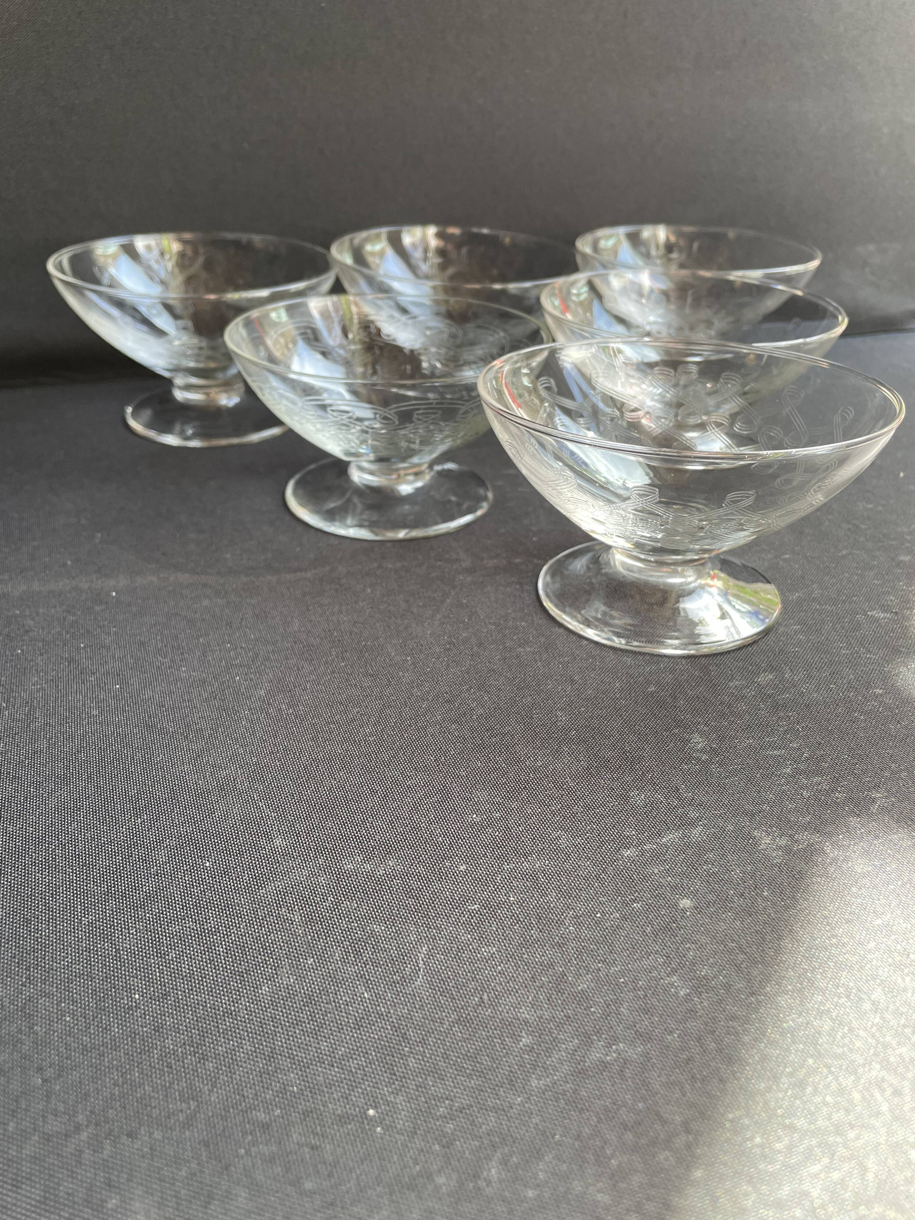 6 champagne glasses – Engraved crystal