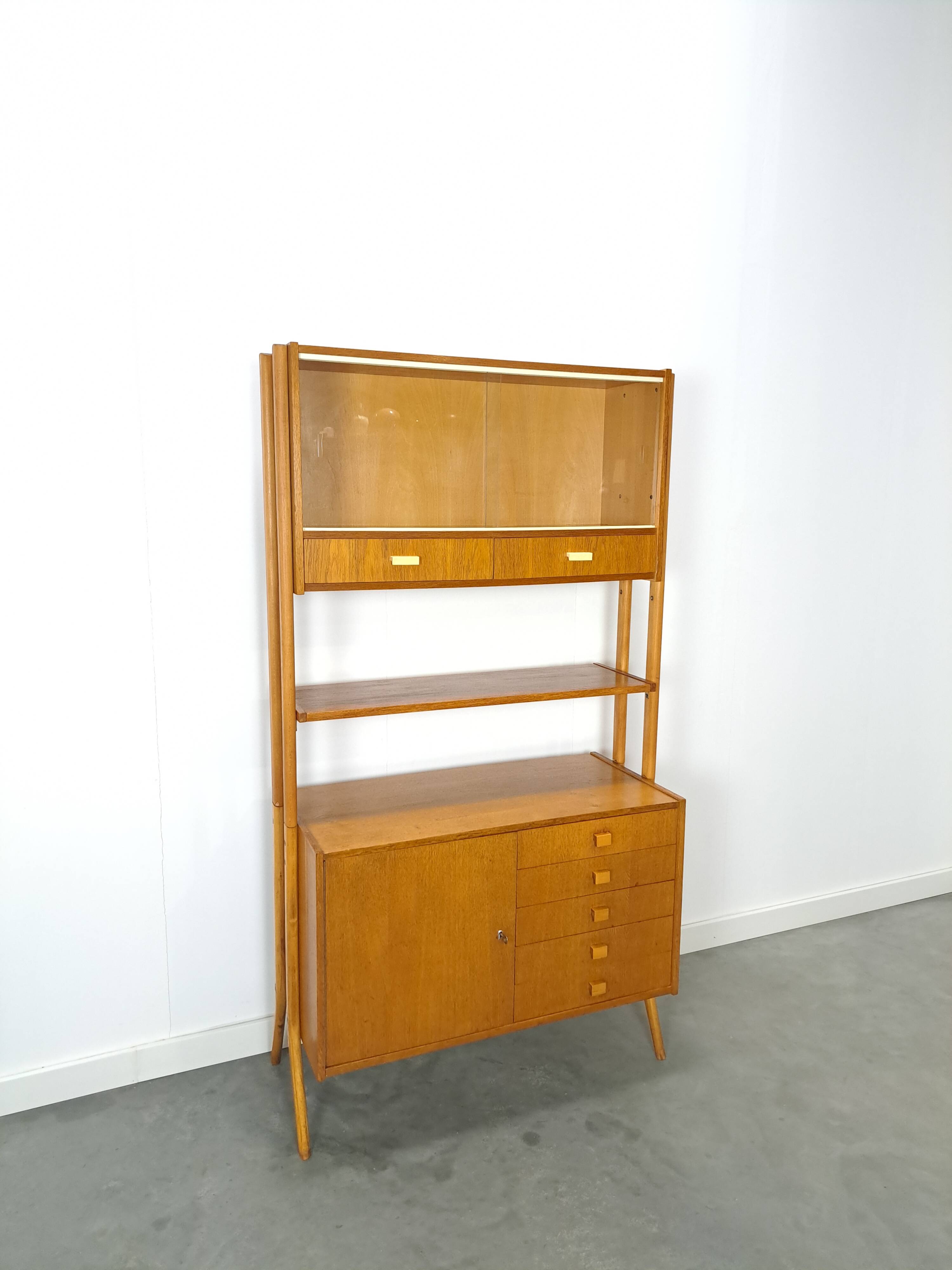 Design Frantisek Jirak vitrinekast met lades