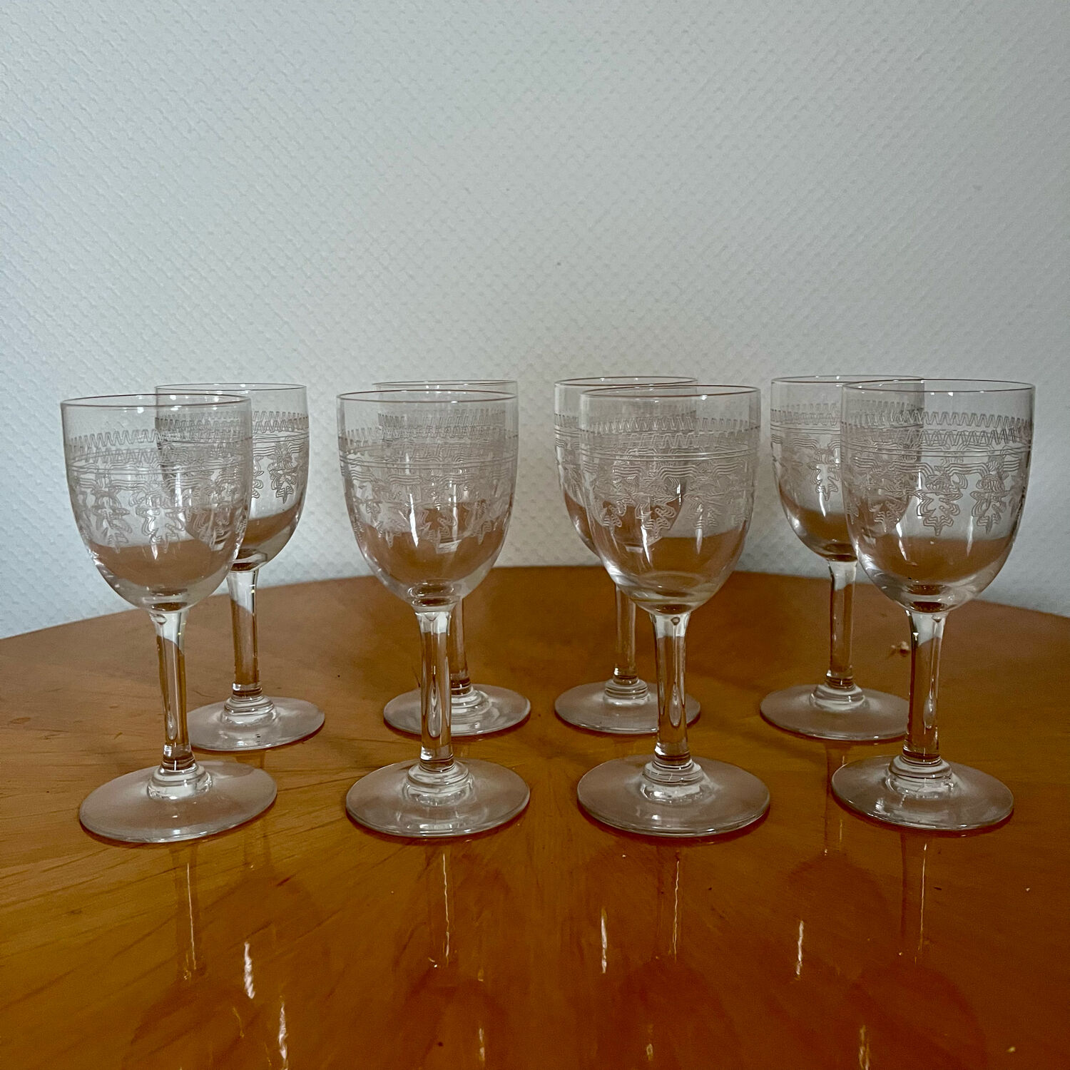 Verres à pied de bistrot vintage