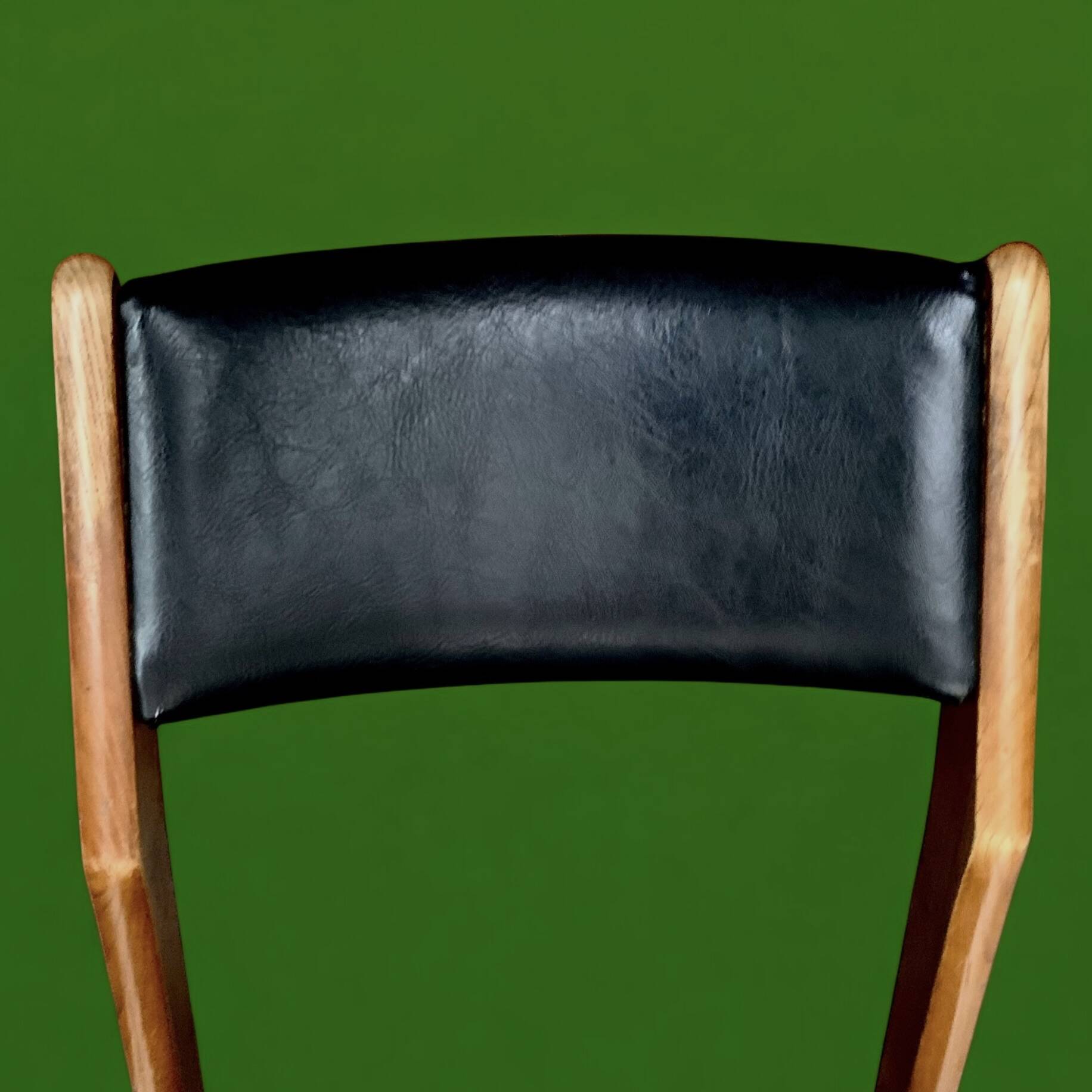 Pair of Scandinavian chairs in wood and black skai