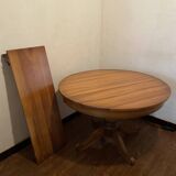 Table with central leg in solid walnut