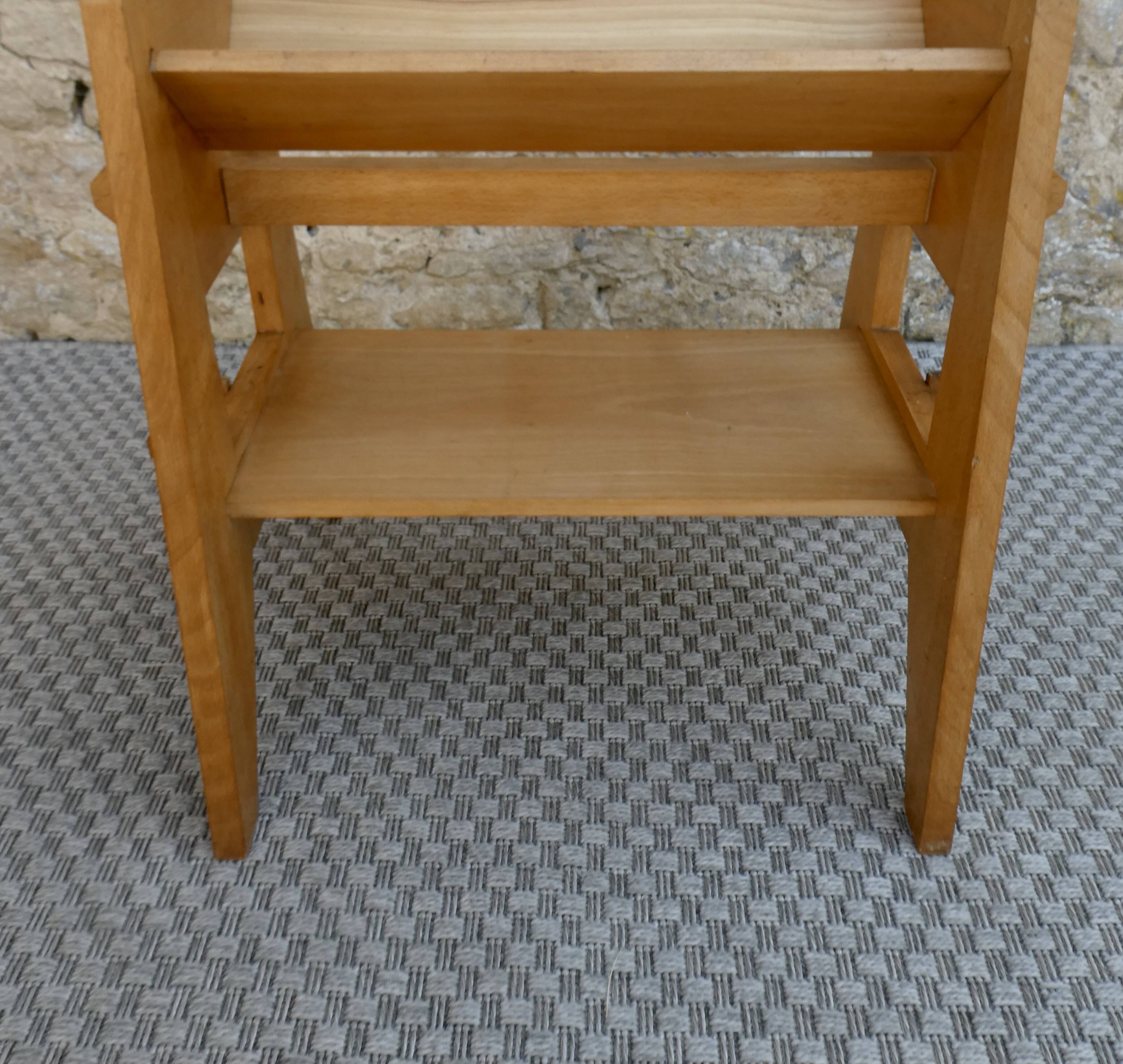 Light wood side table magazine rack