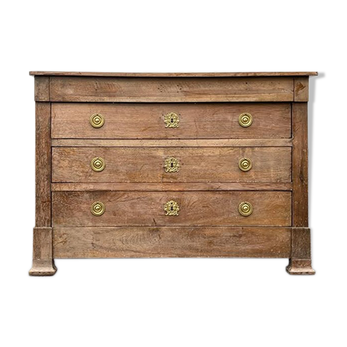 Walnut chest of drawers
