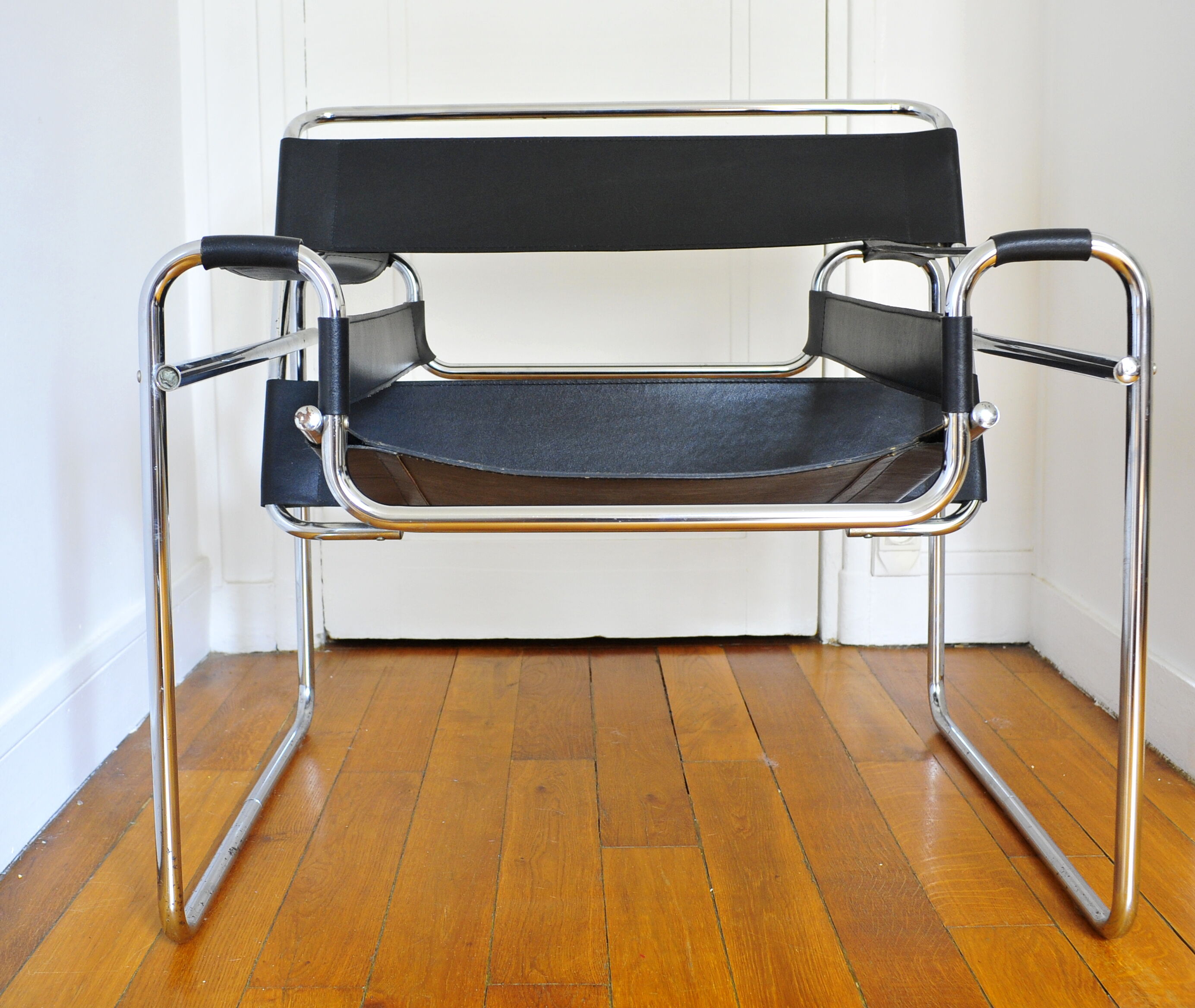 Wassily B3 leather armchair by Marcel Breuer Made in Italy 1970