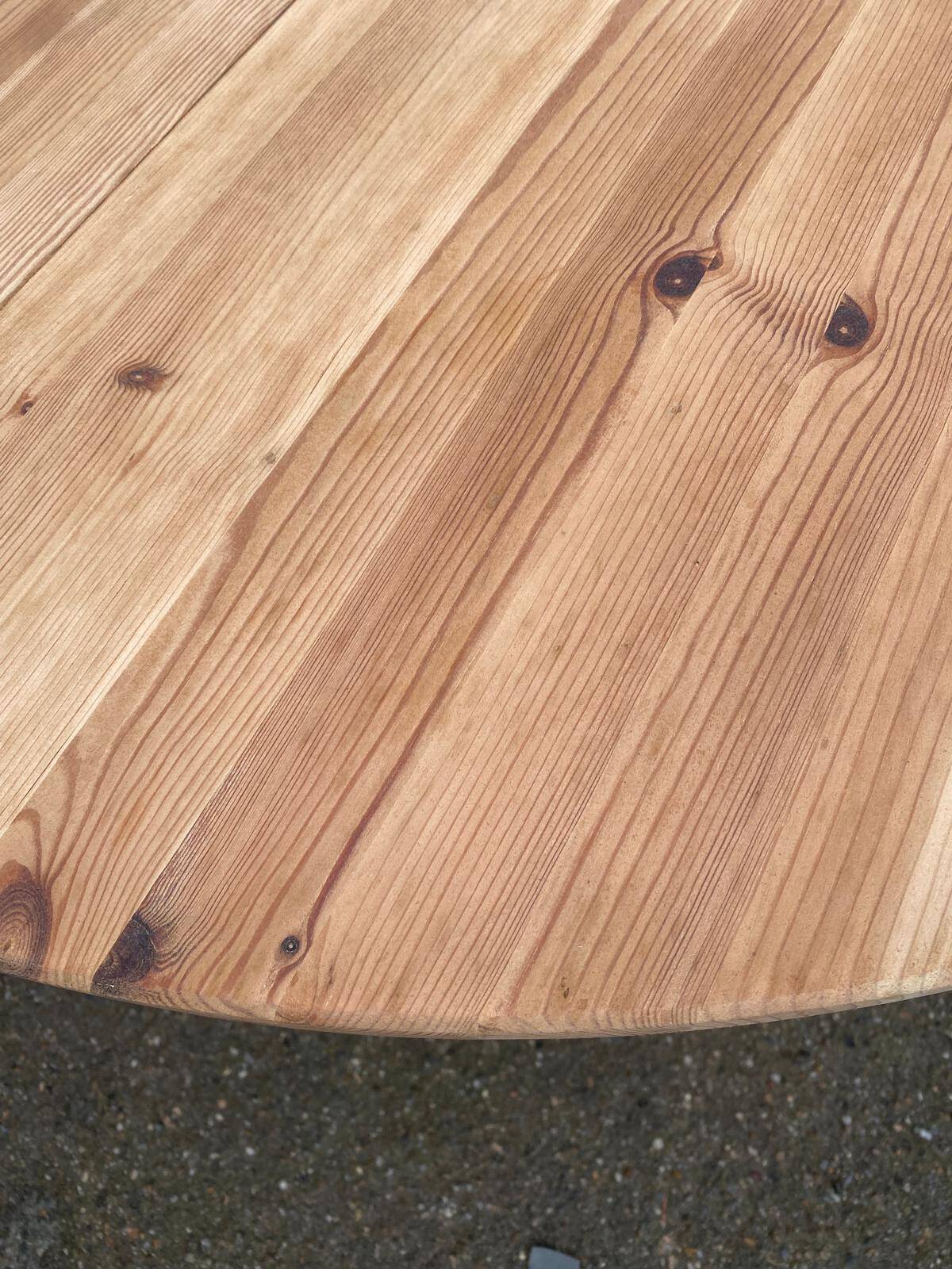 Renovated round Scandinavian dining table, extendable, made of solid wood, 110-140cm.
