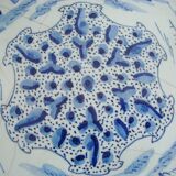 Assiette décorative Delft ancienne bleu et blanc avec motifs chinois