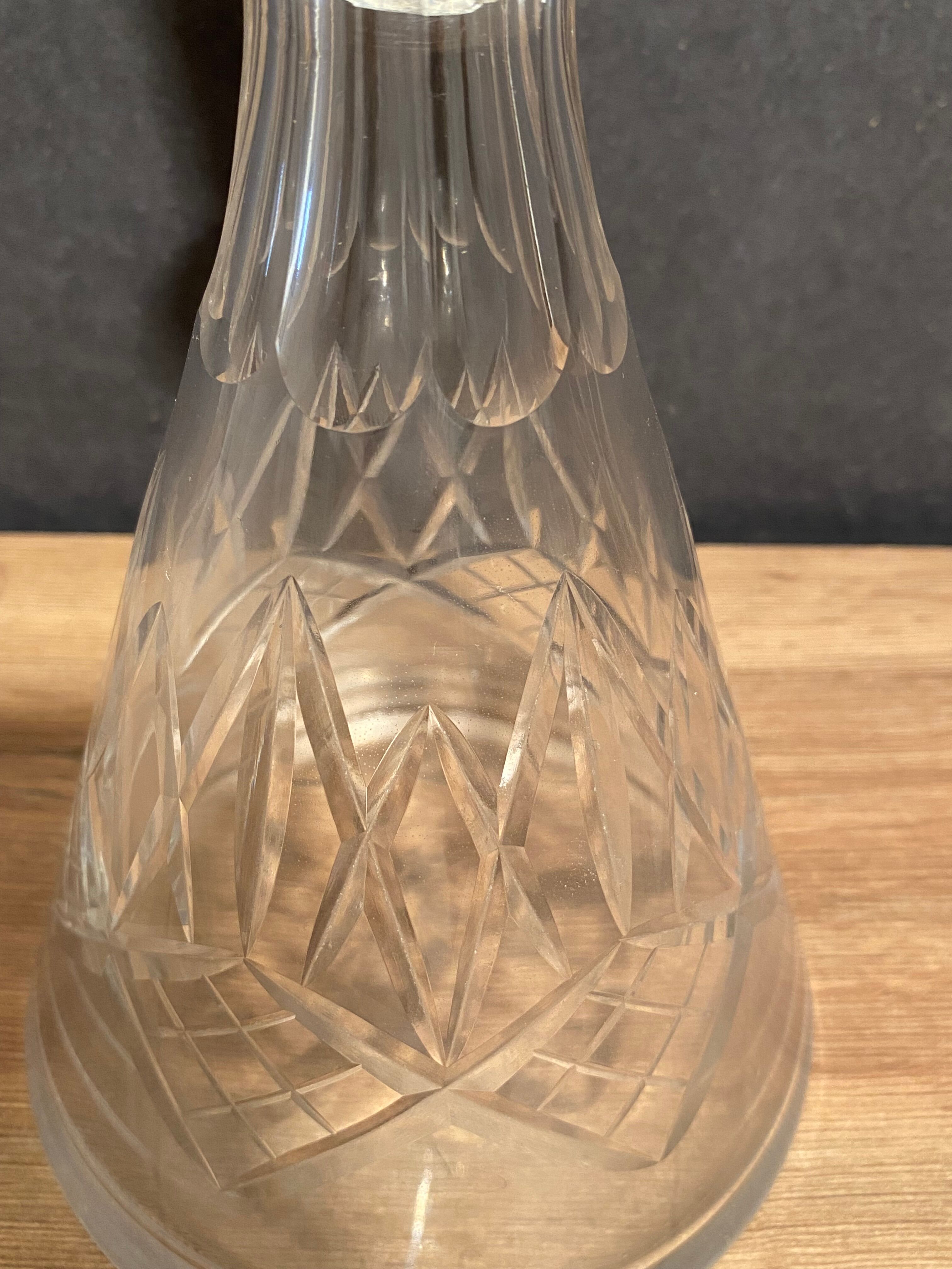 Piriform carafe in cut crystal
