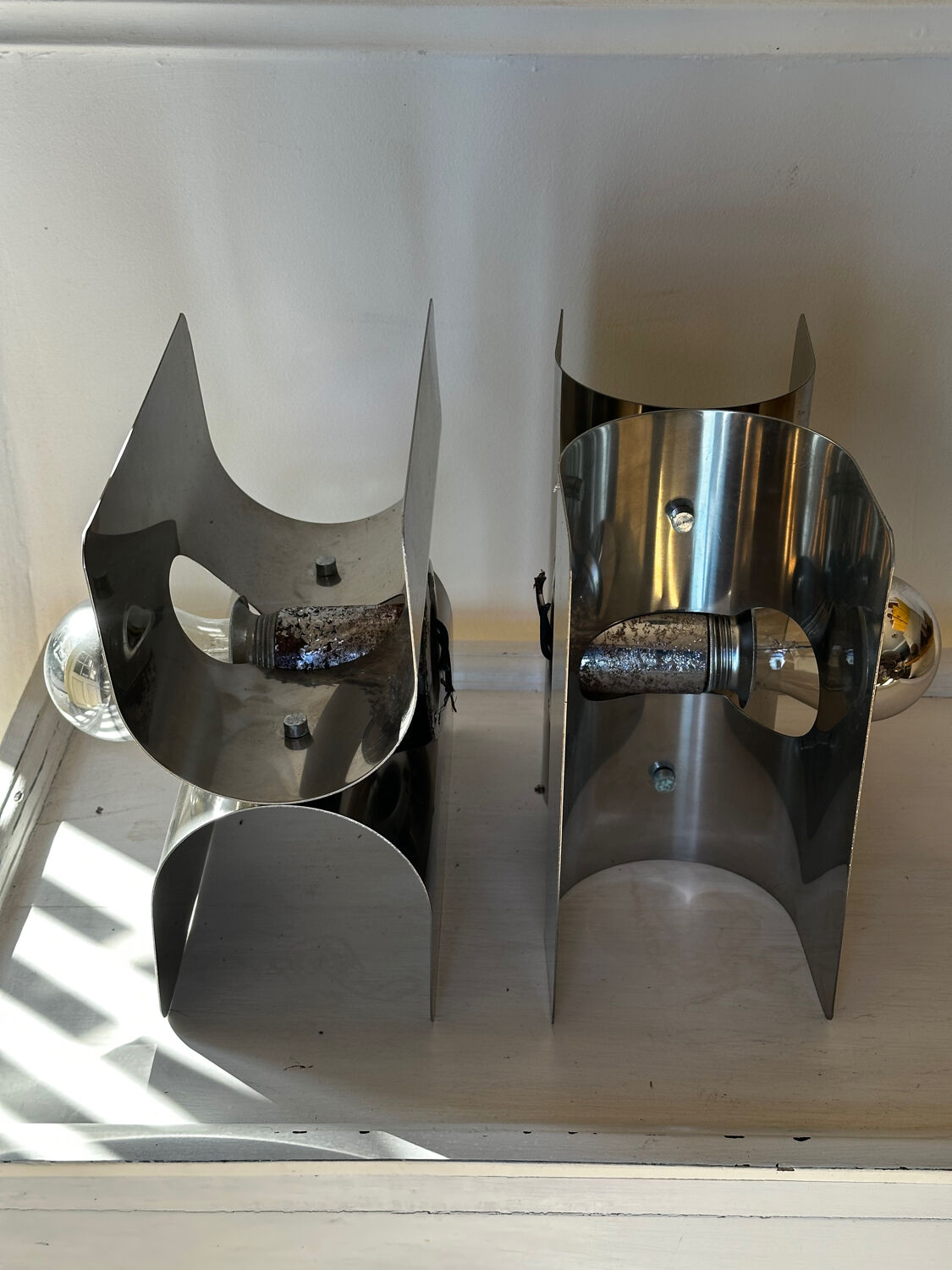 Pair of Harvey Guzzini wall lights Italy - Chrome Metal - Space Age year