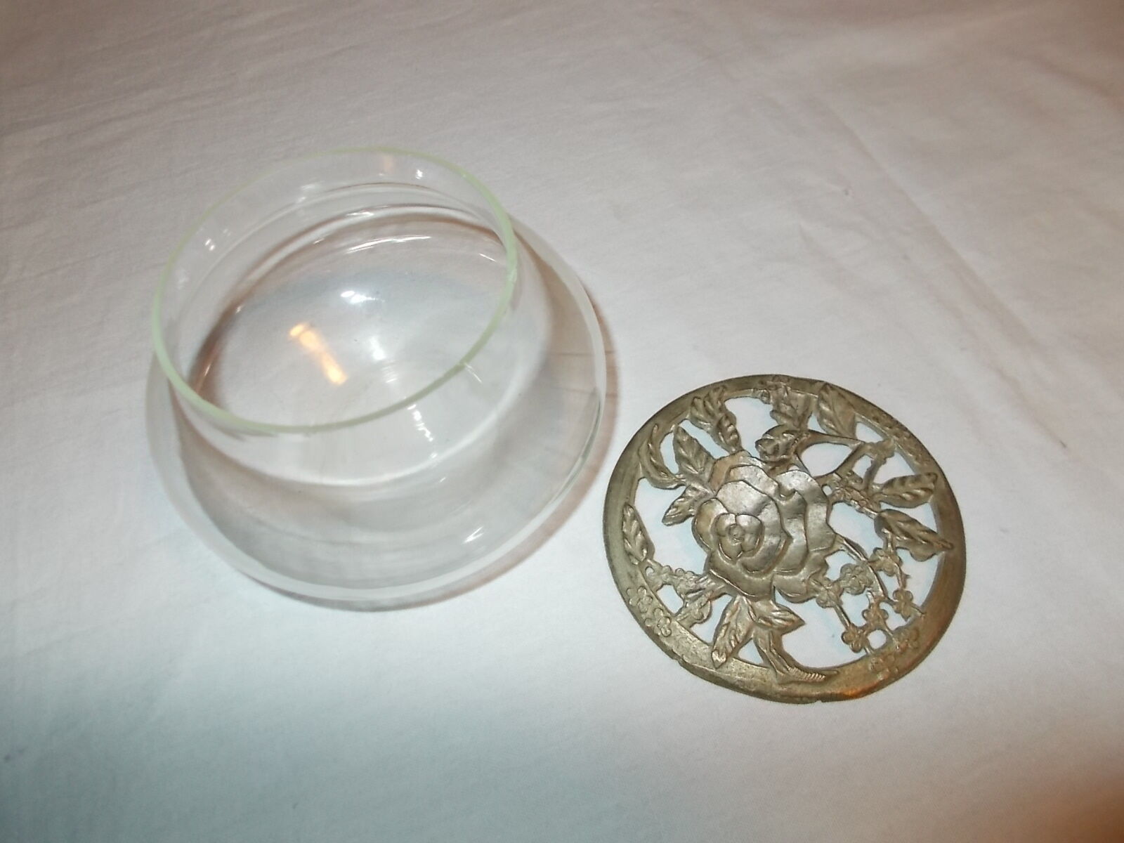 Glass box metal lid