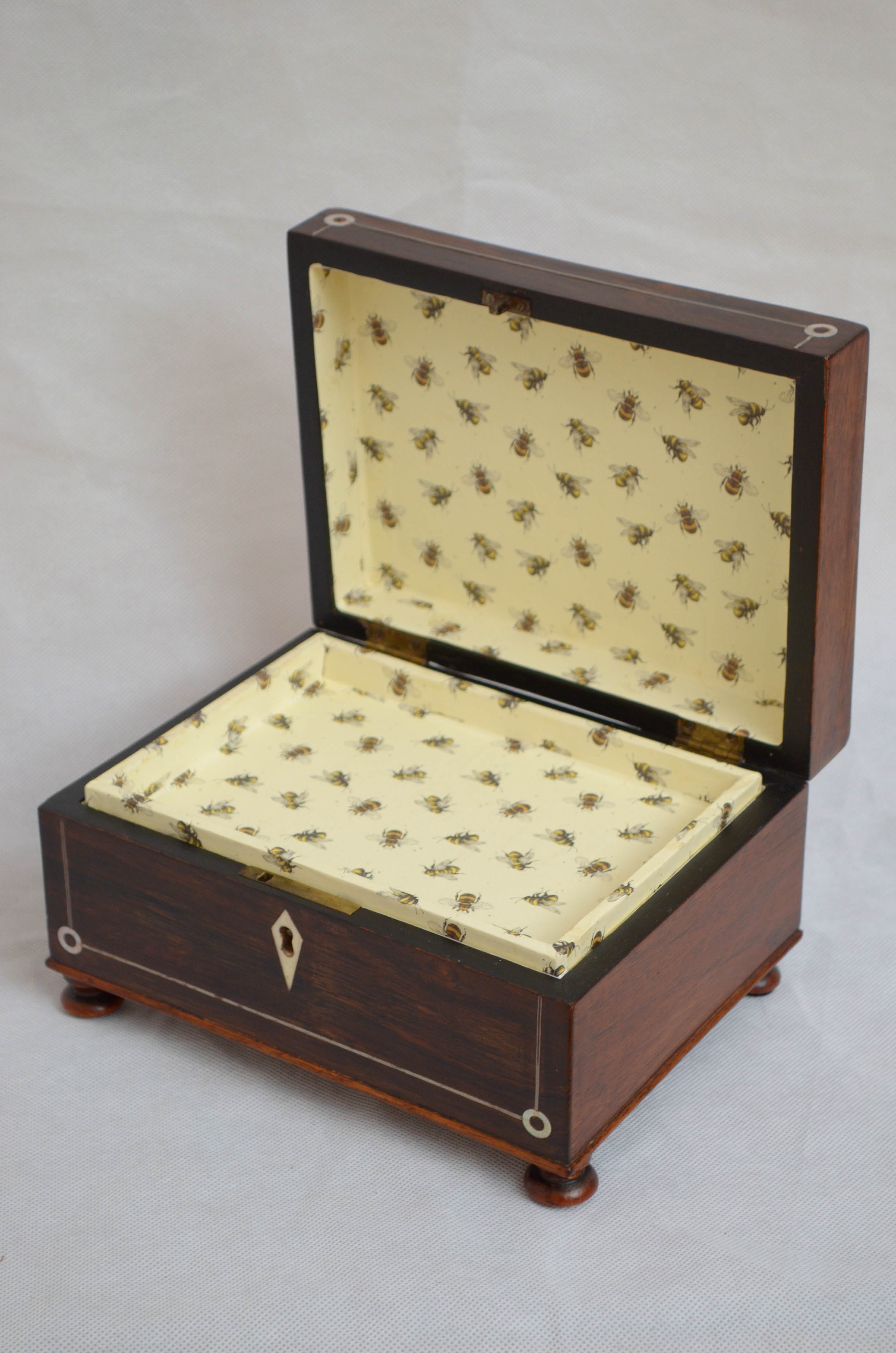 Victorian rosewood jewellery box with tray