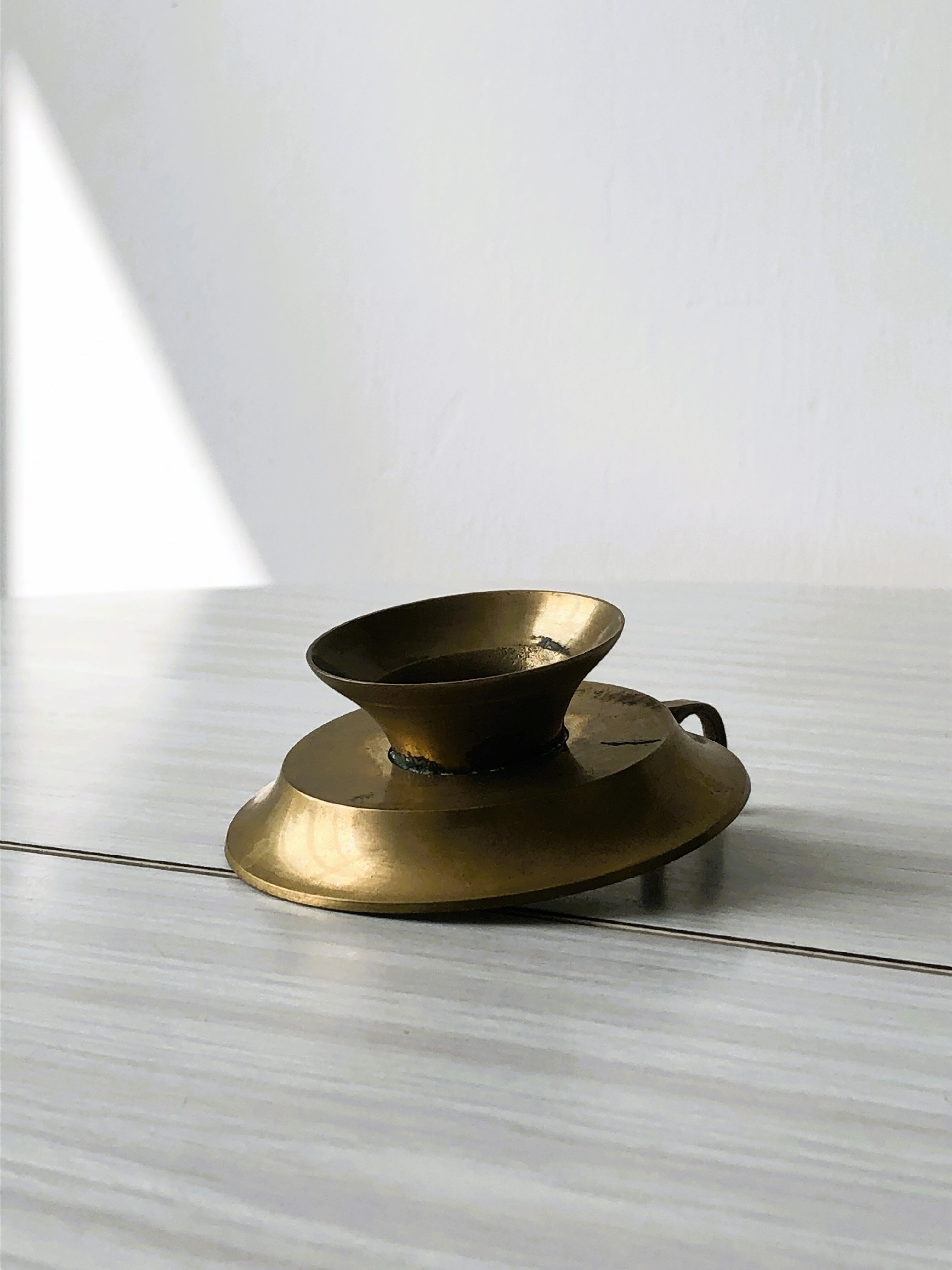 Copper spade candle holder covered with a golden film - handle small ring - for candle with rod