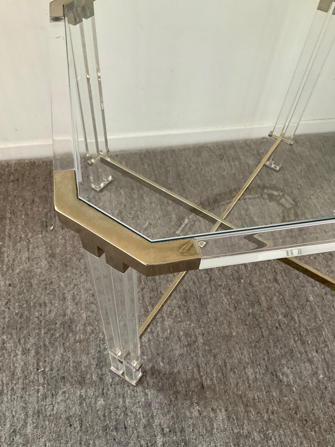 Vintage coffee table in lucite and brass 60s-70s