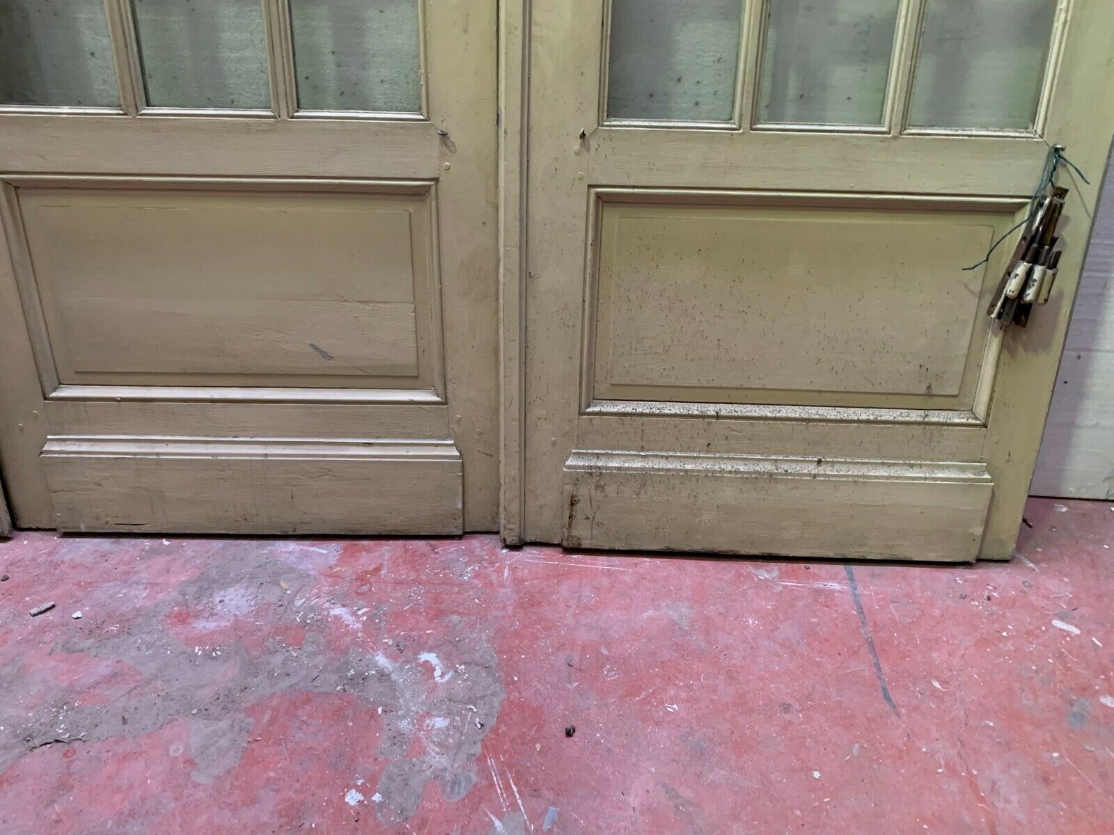 Suite de trois porte de séparation en sapin patiné XX siècle
