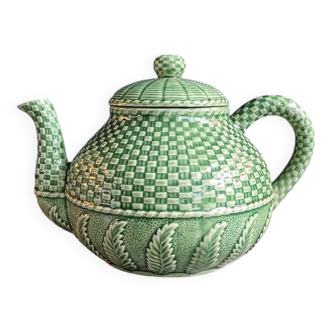 Porcelain teapot Bordallo Pinheiro from Portugal fir green