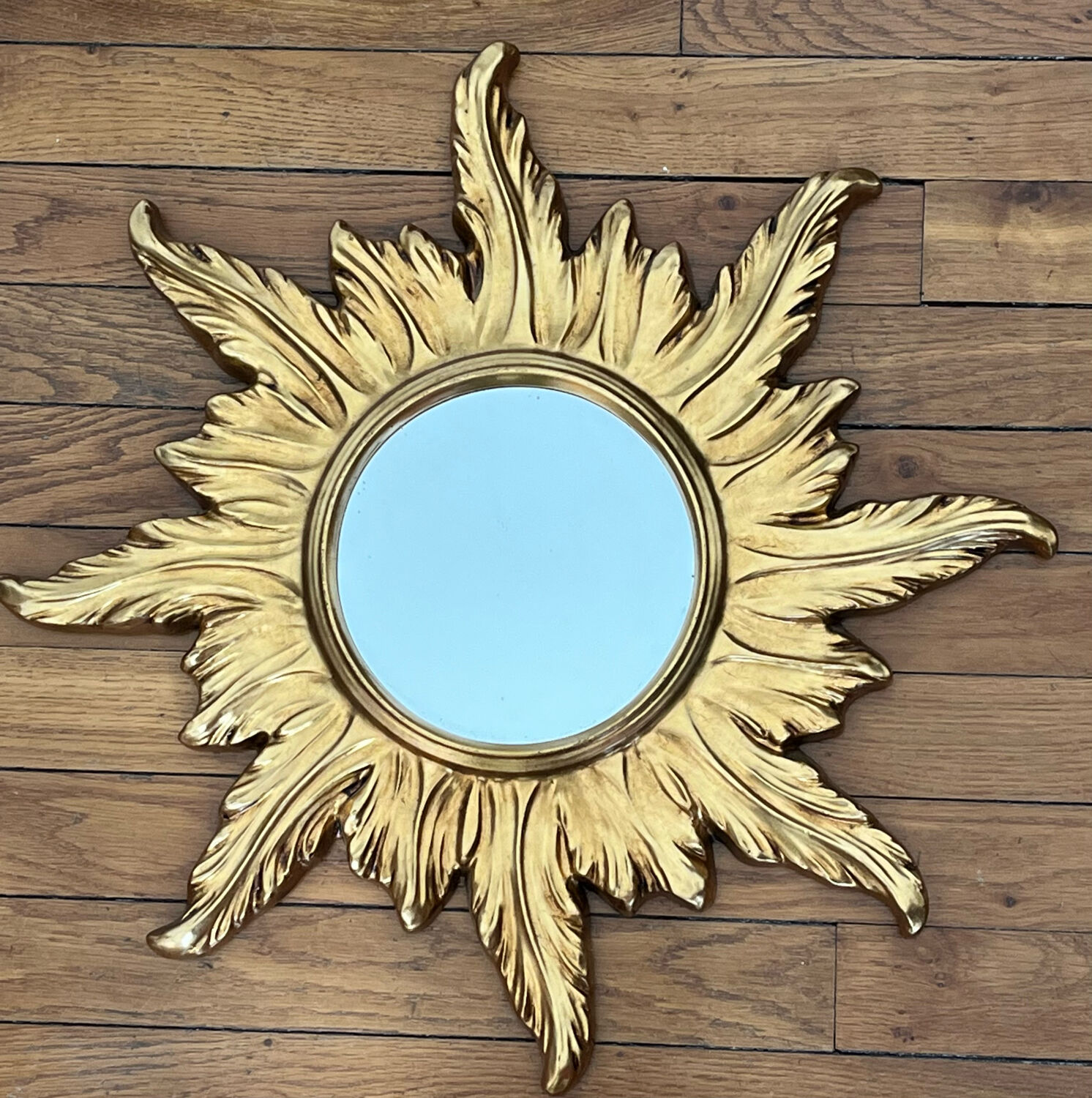 Miroir soleil en bois doré