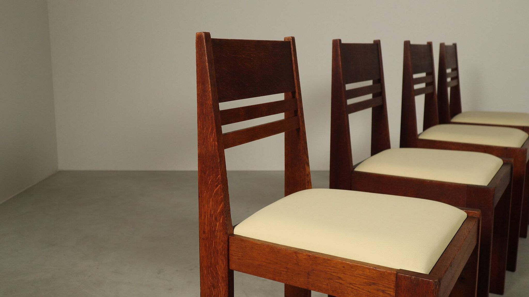 Set of 4 Dutch Hague School oak dining chairs, 1925-1935