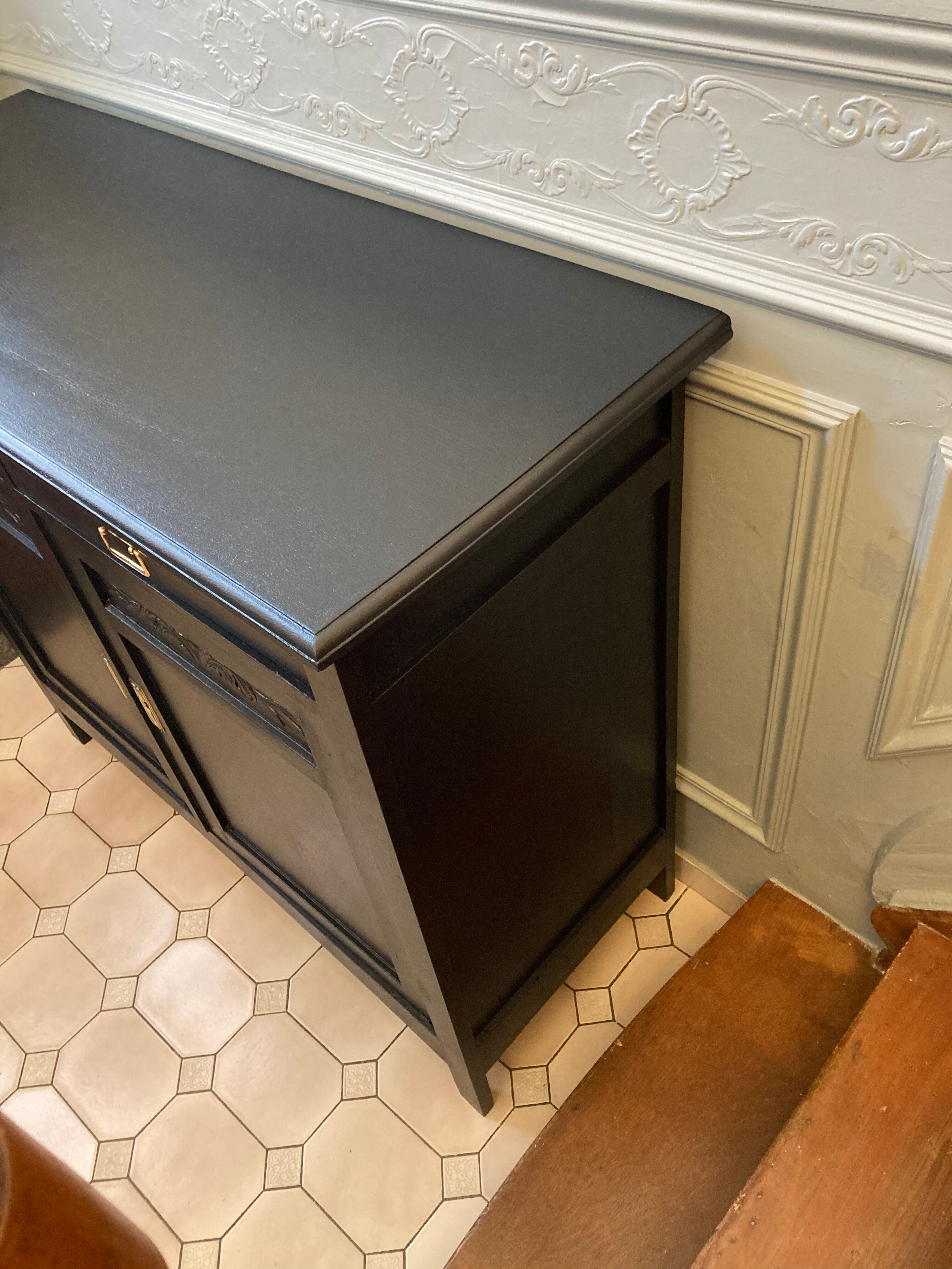 Art-deco period oak commodus