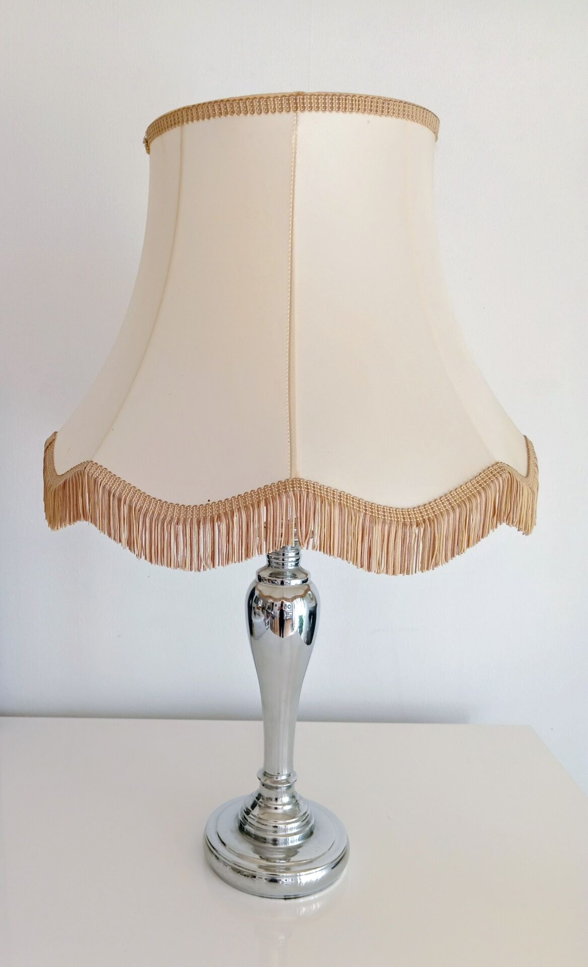 Table lamp