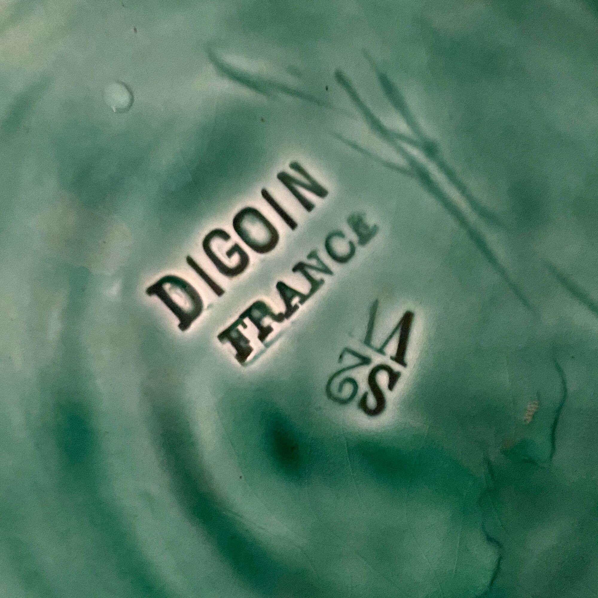 Set de un dessous de plat et deux dessous de bouteille vintage Digoin