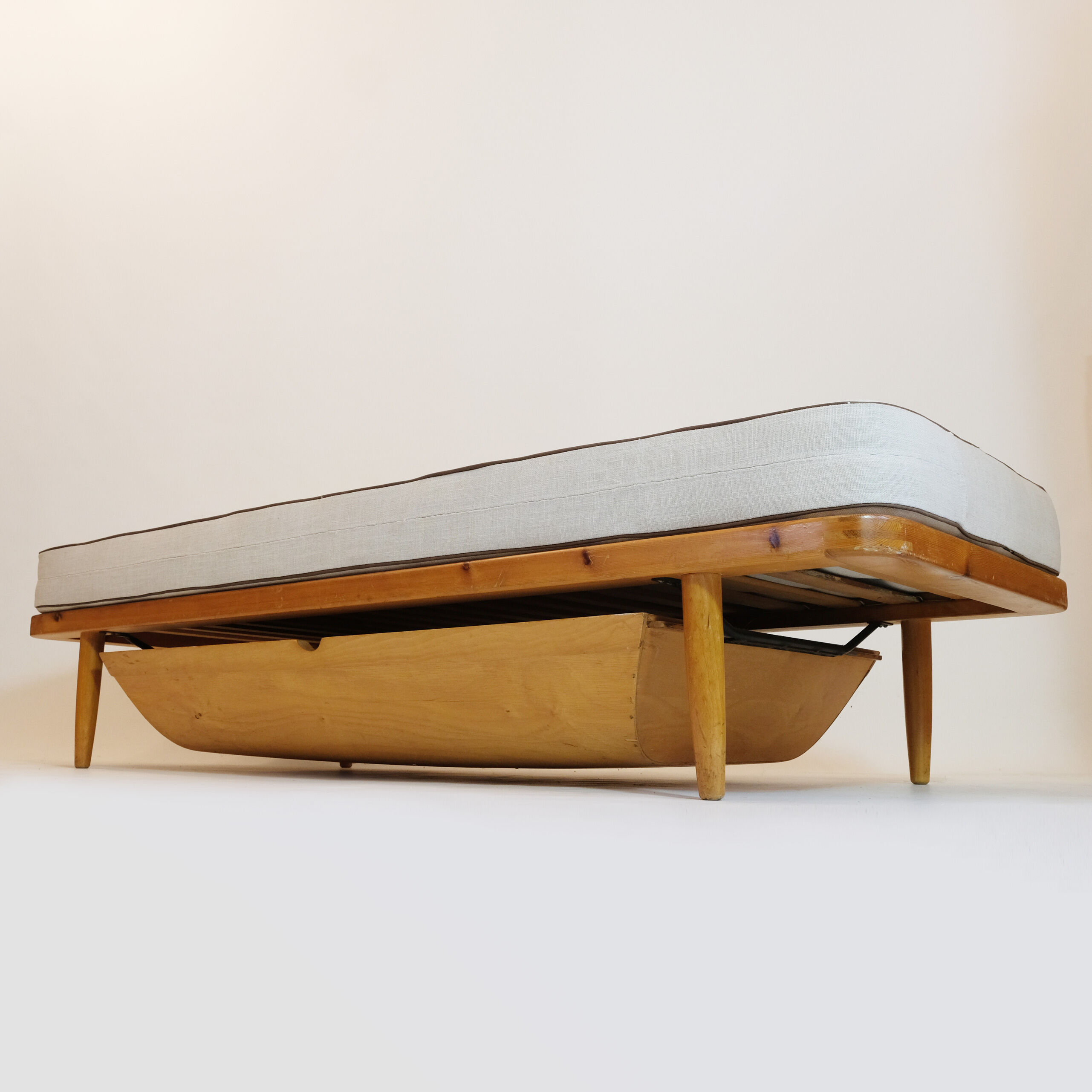 Pin bench bed, Danish work of the 50s-60s