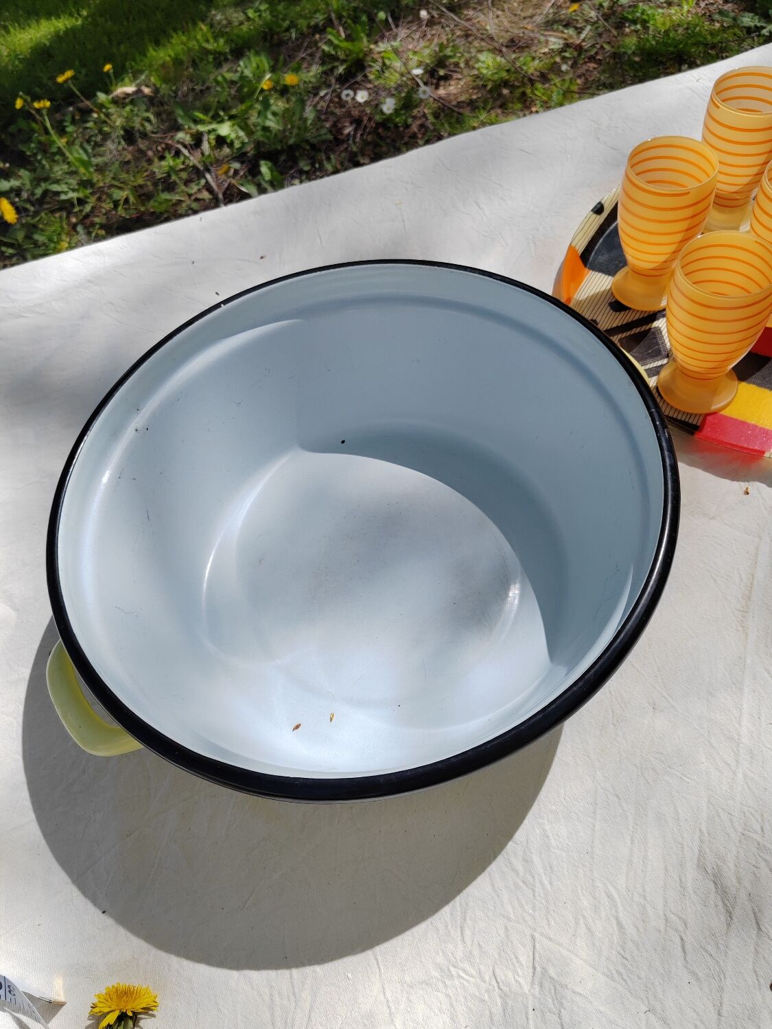 Yellow enamelled sheet metal basin 50/60s