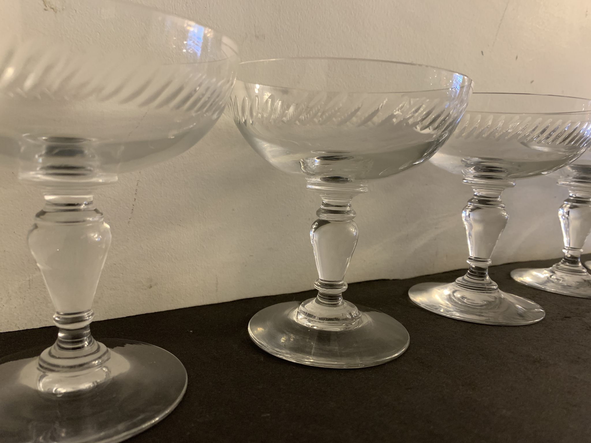 6 coupes à champagne anciennes en cristallin soufflé