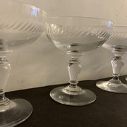 6 coupes à champagne anciennes en cristallin soufflé