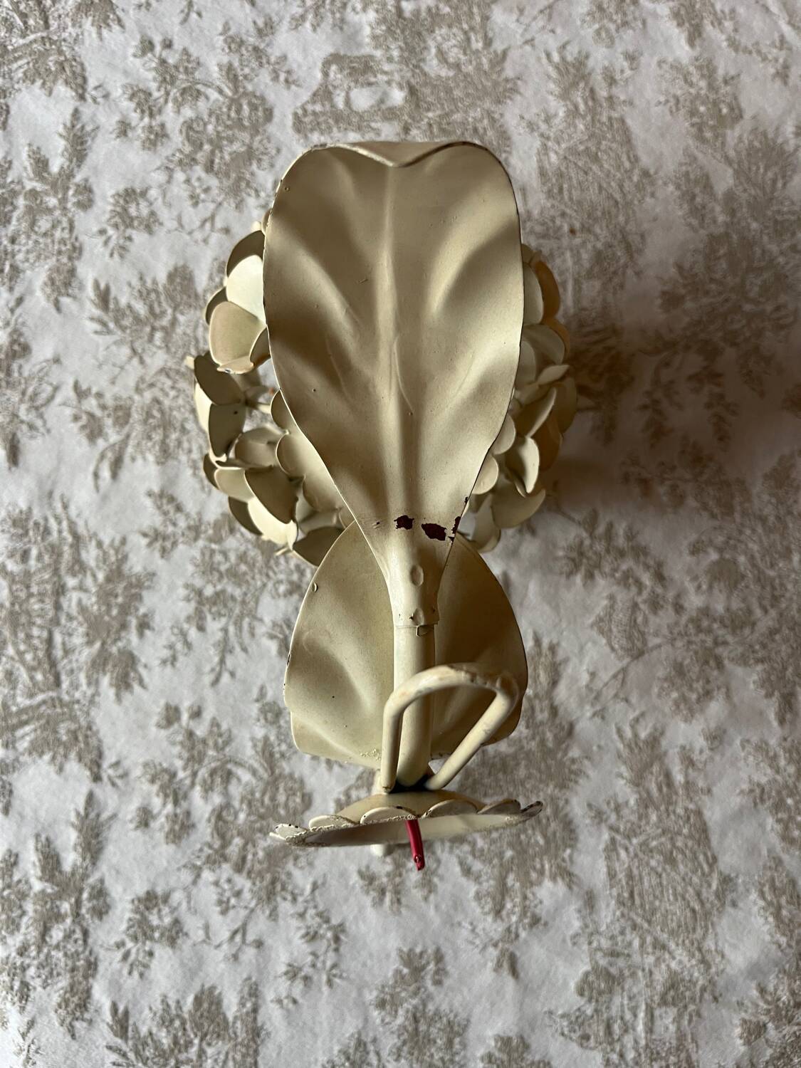 Ecru metal flower wall sconce