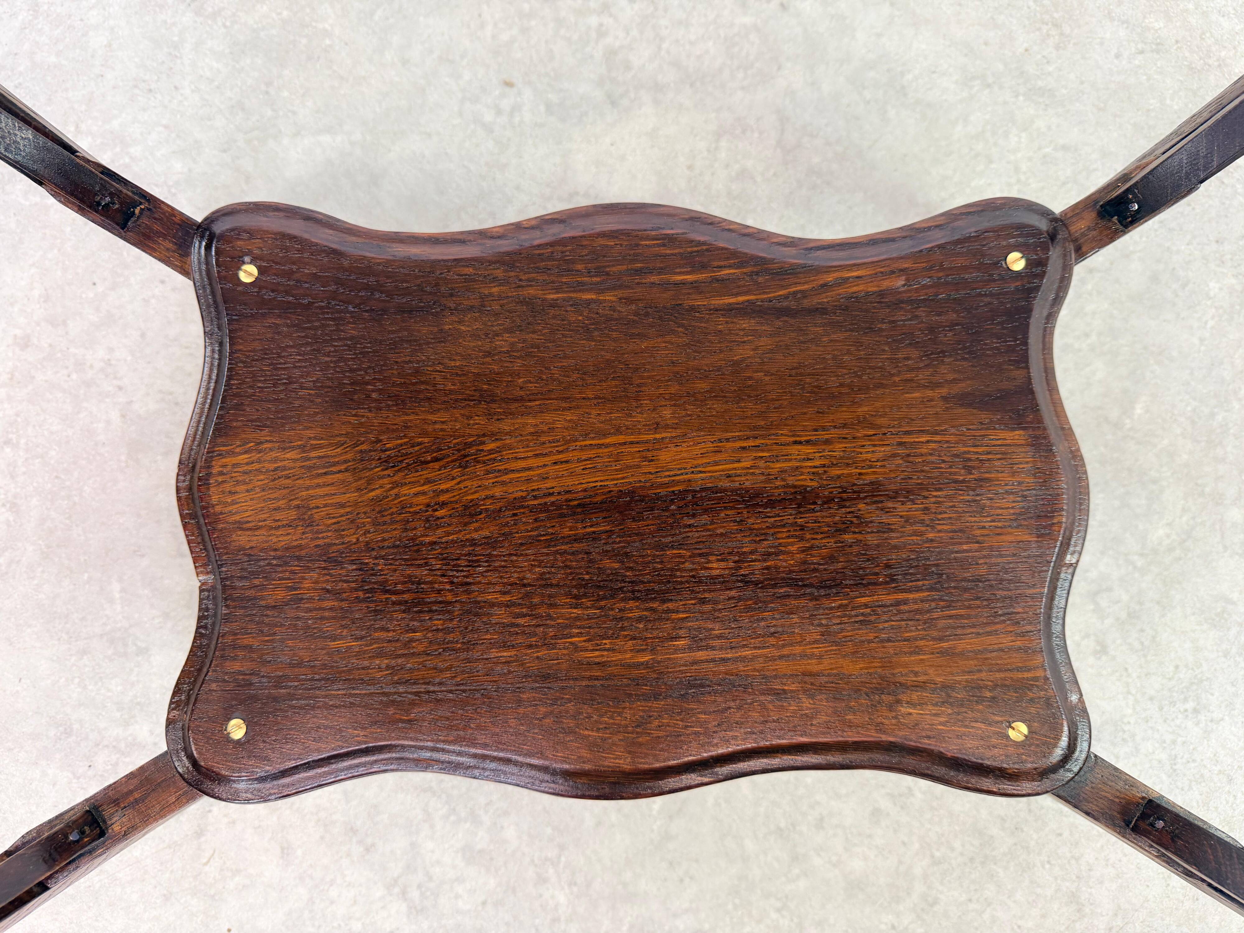Table d'appoint de coiffeuse ancienne avec couvercle à charnières